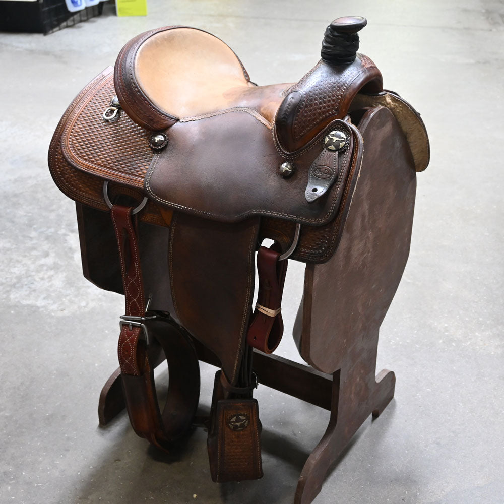 What is the gullet on this 14.5" USED HW ROPING SADDLE?