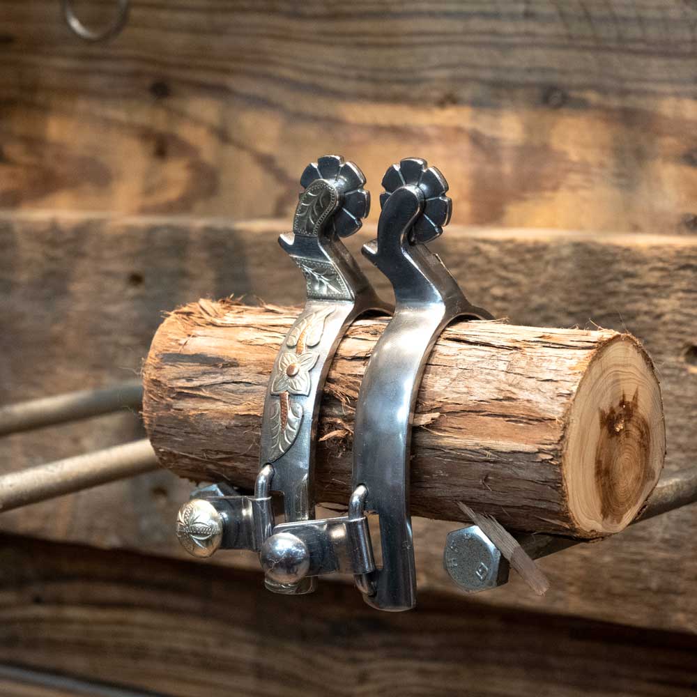 My wife wears a 6.5/7 boot are your Teskey's Ladies #104 Spurs available in different sizes?