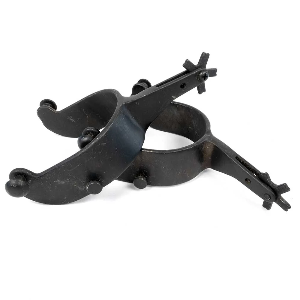 What size boot do these Formay Black Bull 30D Off Set Spurs fit?