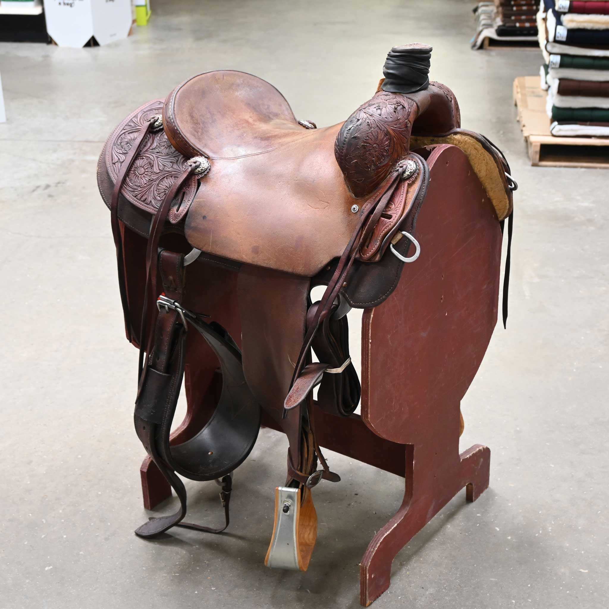 Interested in the gullet on this 15.5" USED CACTUS RANCH SADDLE!