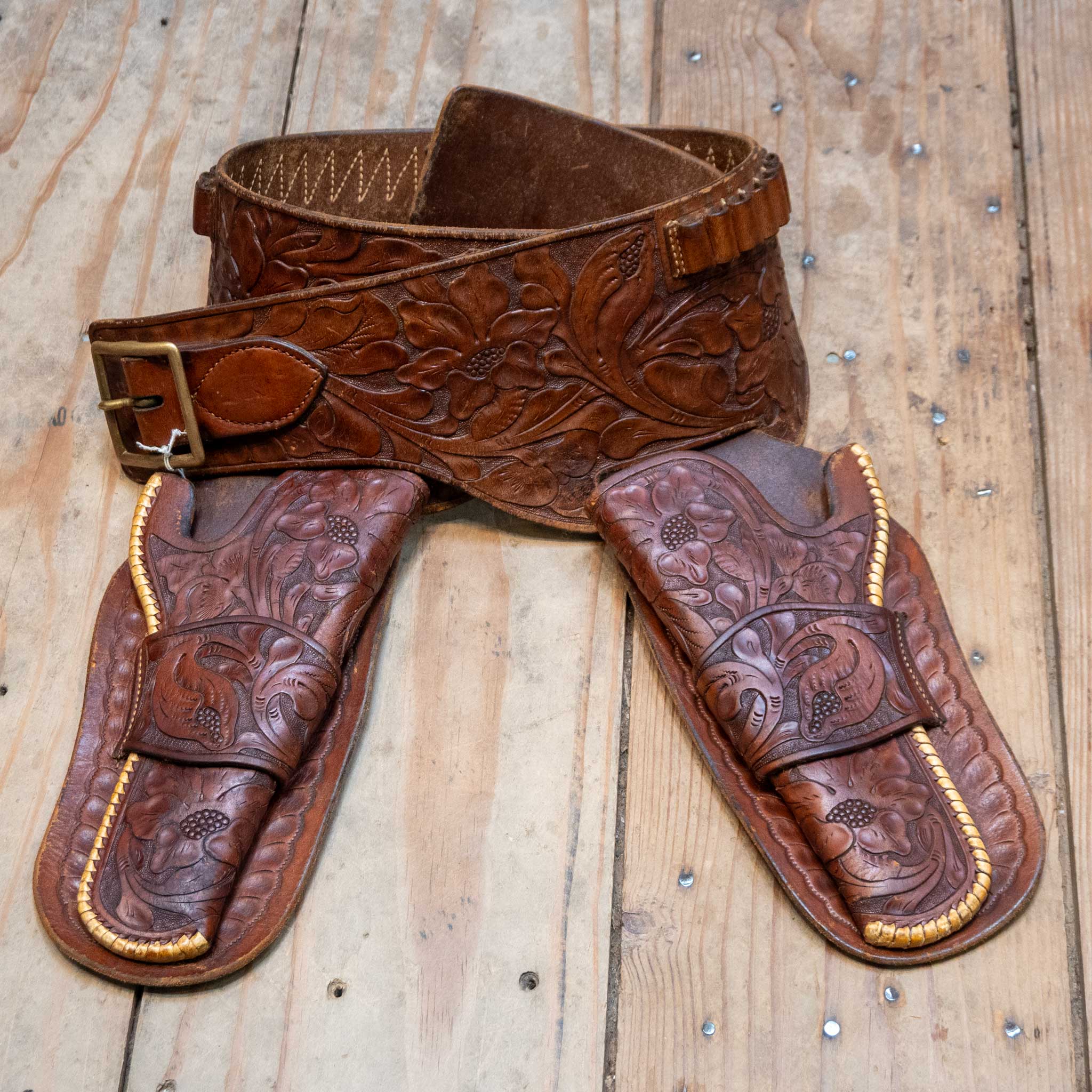 Vintage Fully Tooled Double Gun Holster & Ammo Belt Questions & Answers