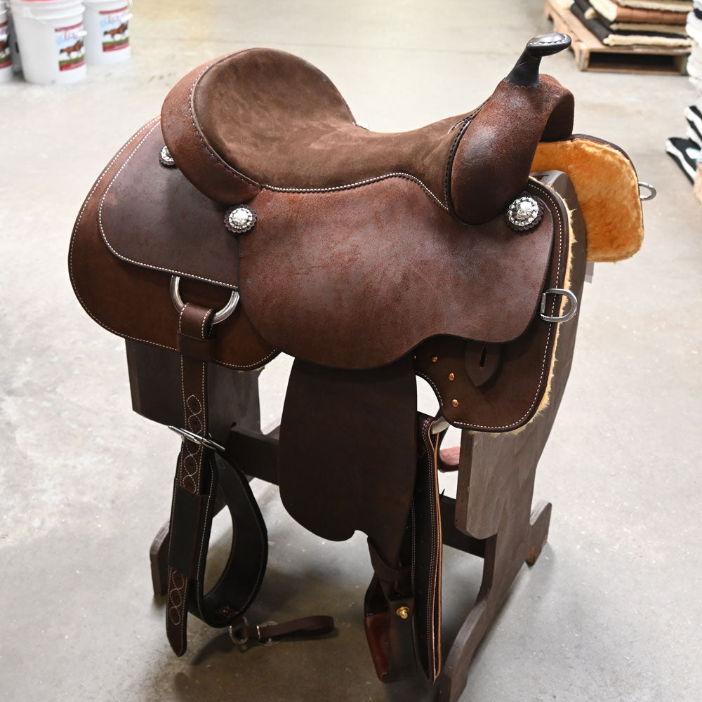 What type of seat does this saddle have?