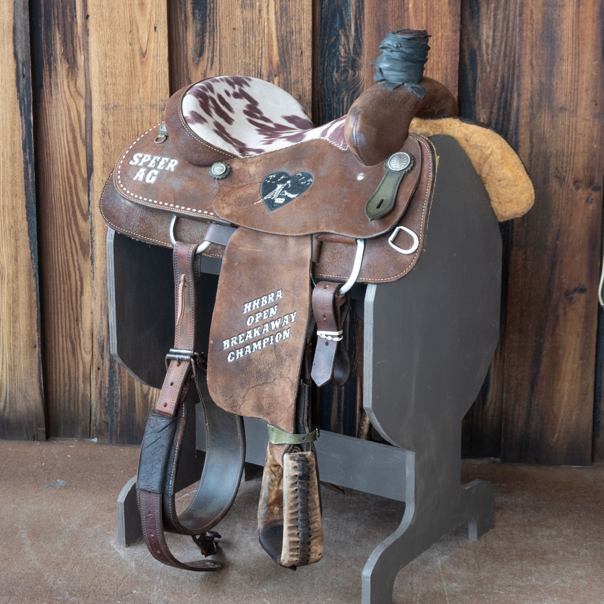 14" USED ALAMO SADDLERY TEAM ROPING SADDLE Questions & Answers