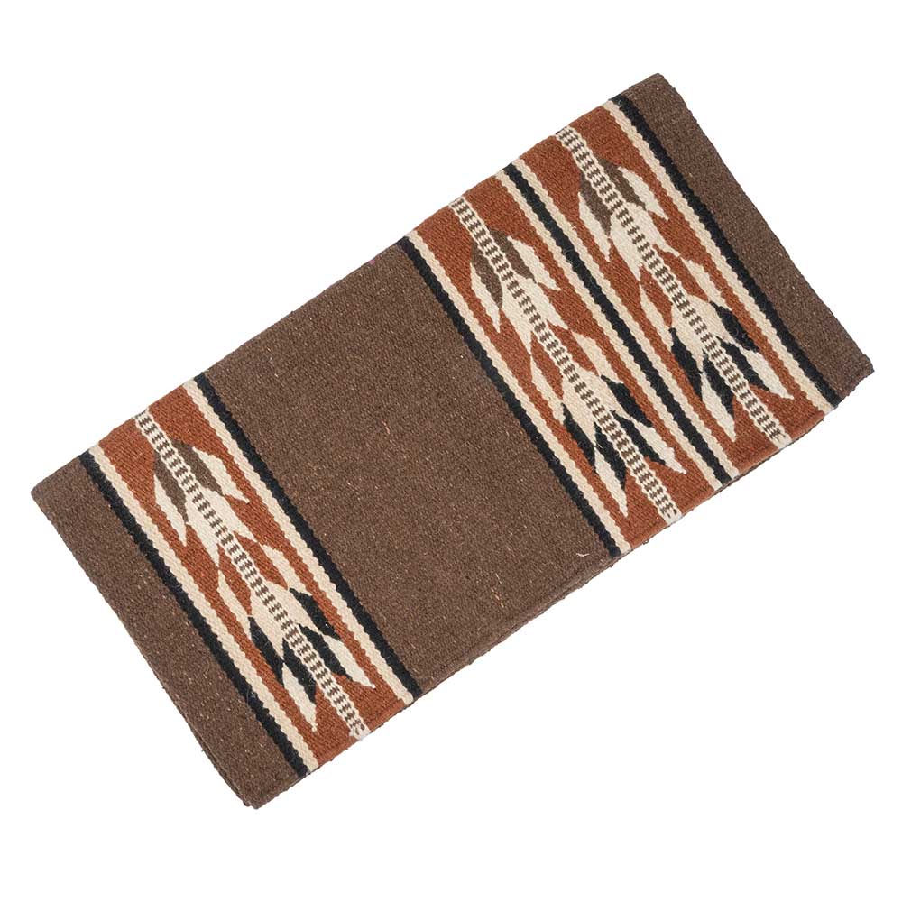 What are the benefits of using 100% wool in a saddle blanket?