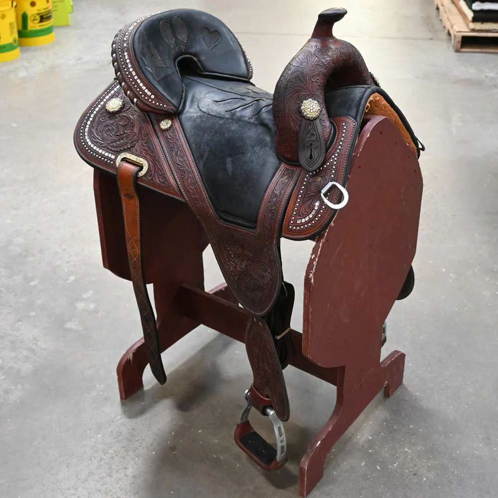 Will Teskey's take trades on this 14.5" USED CIRCLE Y TREELESS BARREL SADDLE?