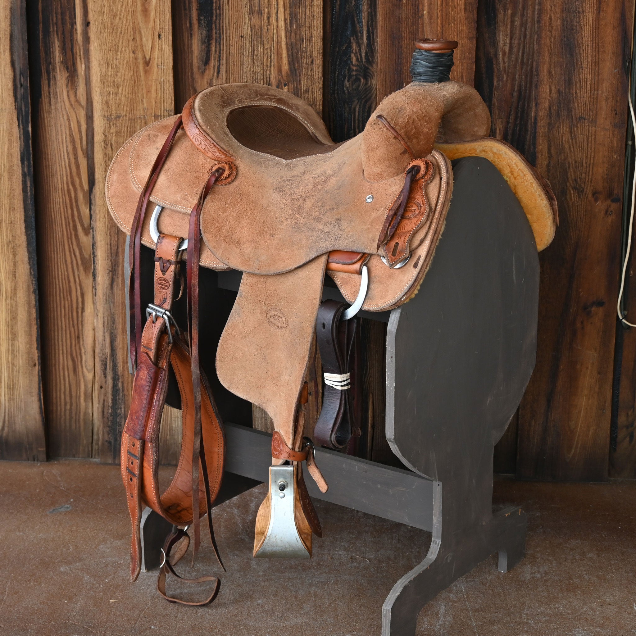 15.5" USED TESKEY'S RANCH VERSATILITY SADDLE Questions & Answers