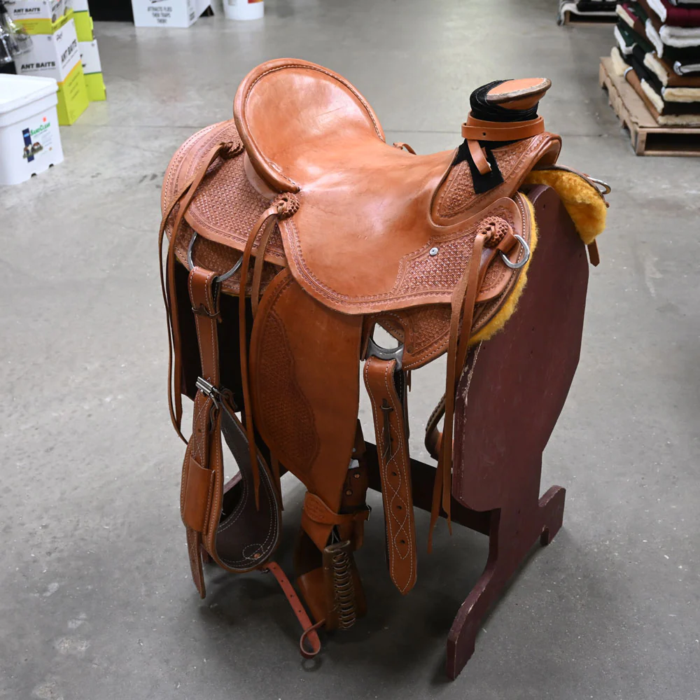 What is the weight of this 15.5" BRAZOS RIVER WADE SADDLE?