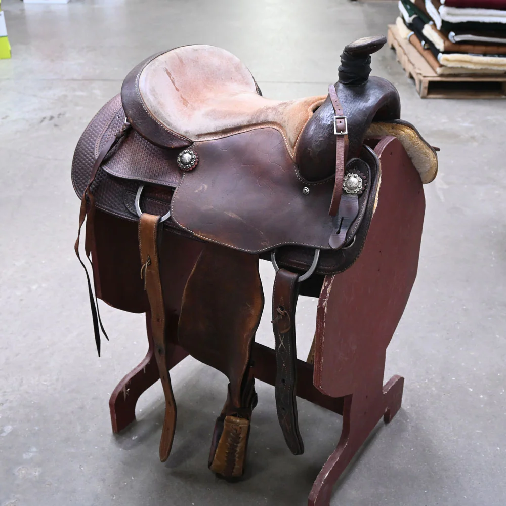 15.5" USED TEAM ROPING SADDLE Questions & Answers