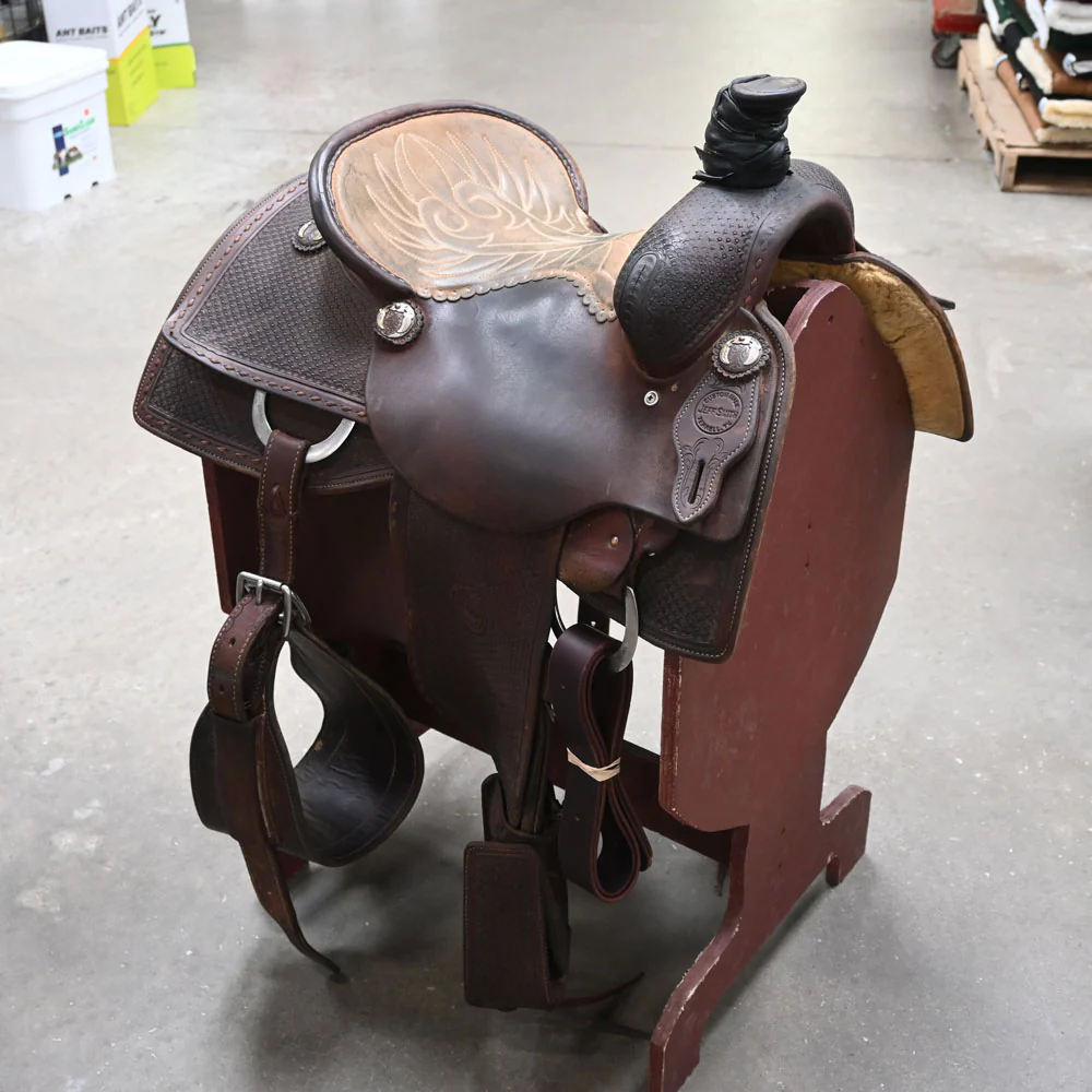 What is the gullet size on this 14.5" USED JEFF SMITH TEAM ROPING SADDLE?