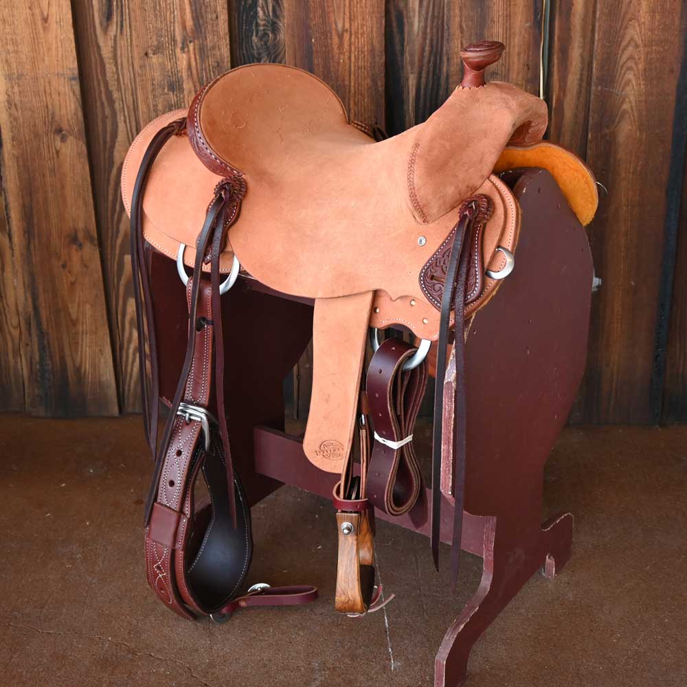 Does the 16" AUSTIN VALIMONT RANCH SADDLE come with any additional accessories?