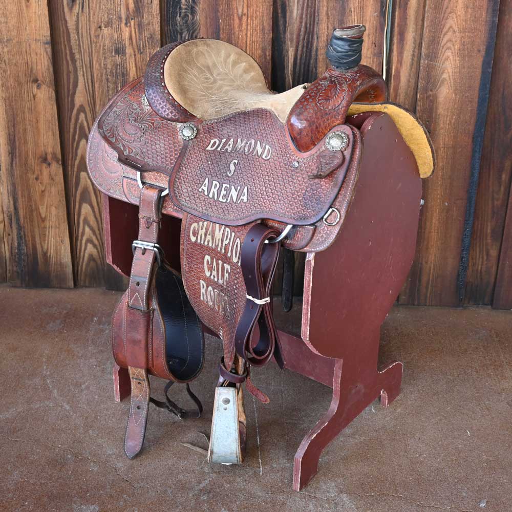 Does the 14.5" USED COWBOY CLASSIC ROPING SADDLE come with any additional parts?