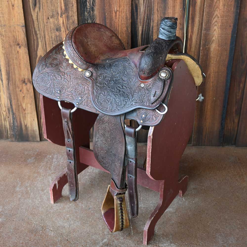 What size gullet is on this 14.5" USED MARTIN TEAM ROPING SADDLE?