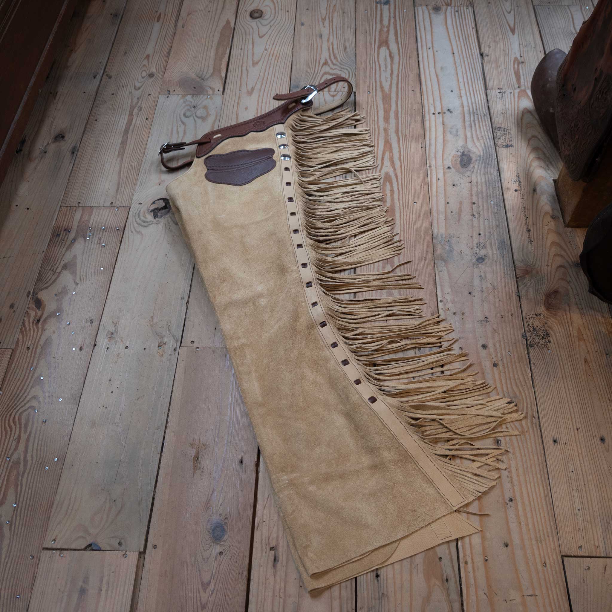 Do these Teskey's Medium Versatility Shotgun Chaps have zippers?