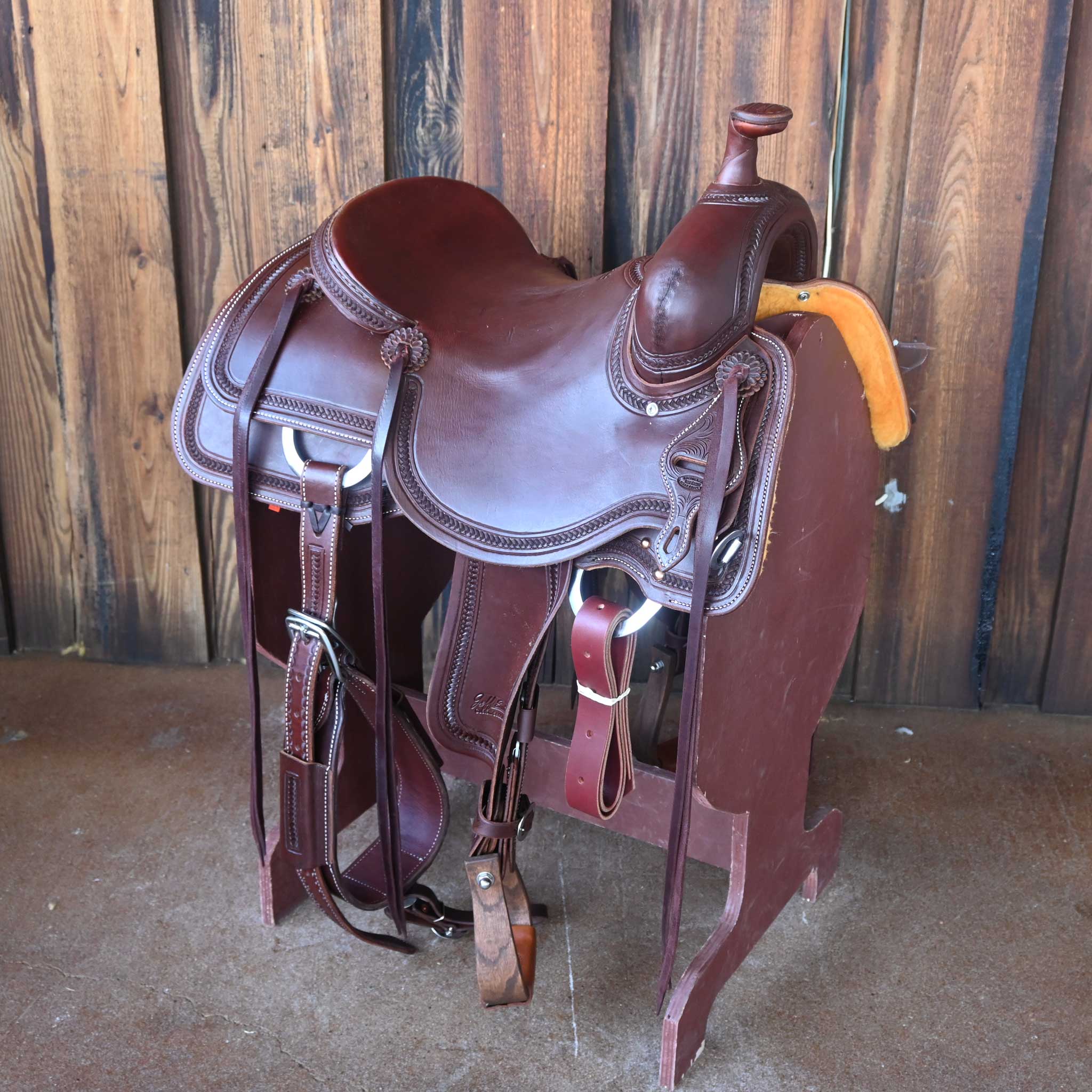 What’s the gullet size on this 15.5" JEFF SMITH BUSTER WELCH RANCH CUTTER SADDLE?