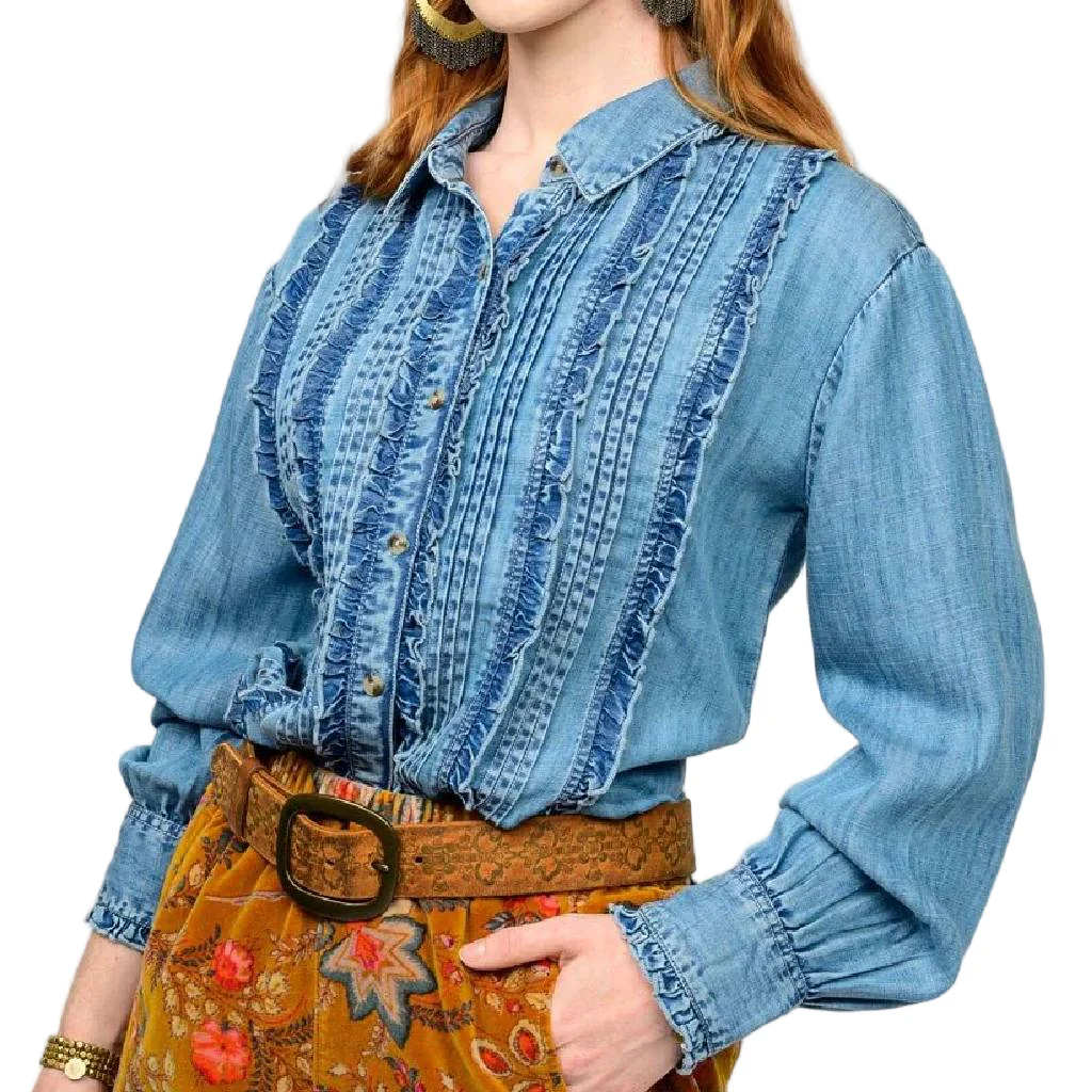 Does the Ivy Jane Tuxedo Denim Shirt run true to size?