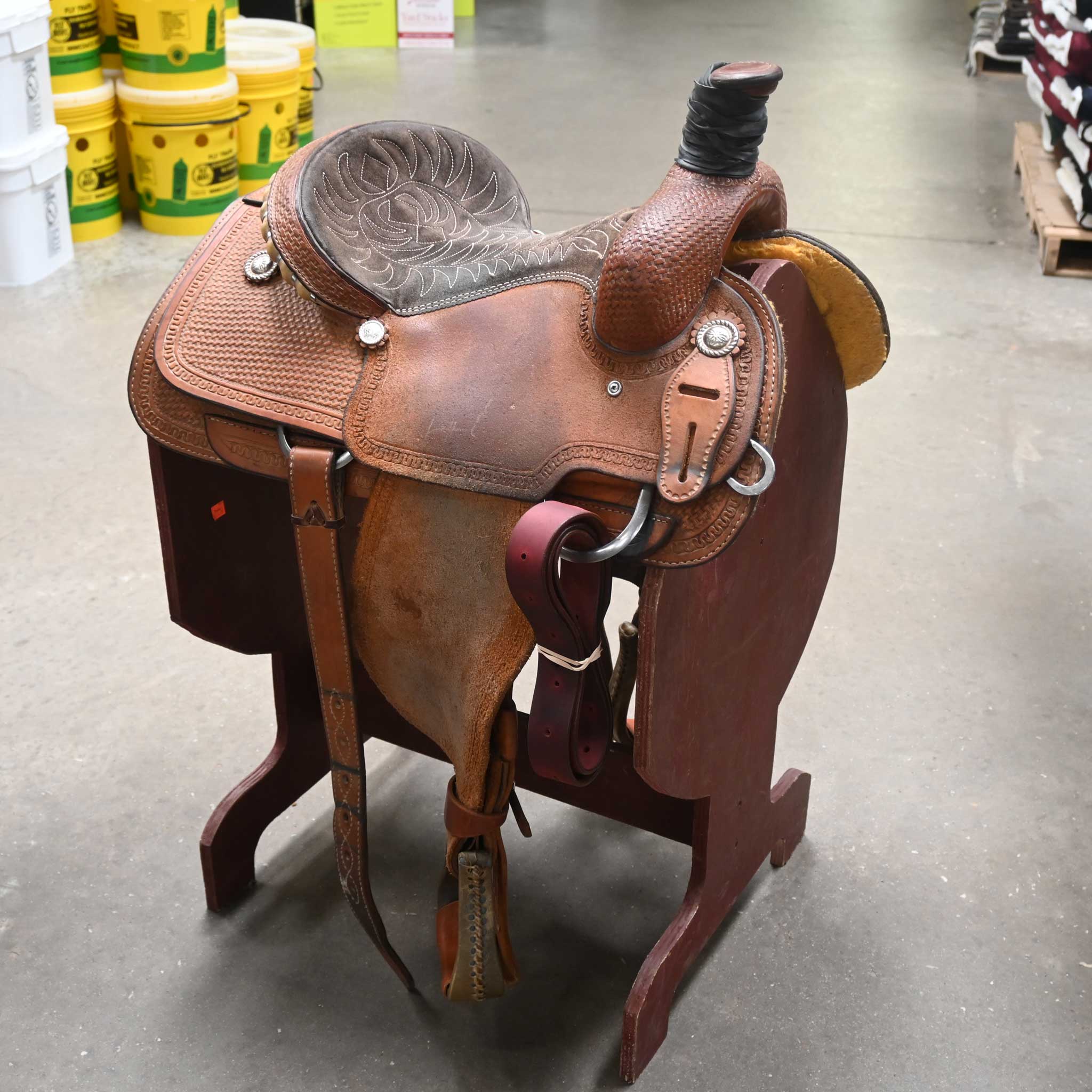 14" USED CORRIENTE TEAM ROPING SADDLE Questions & Answers