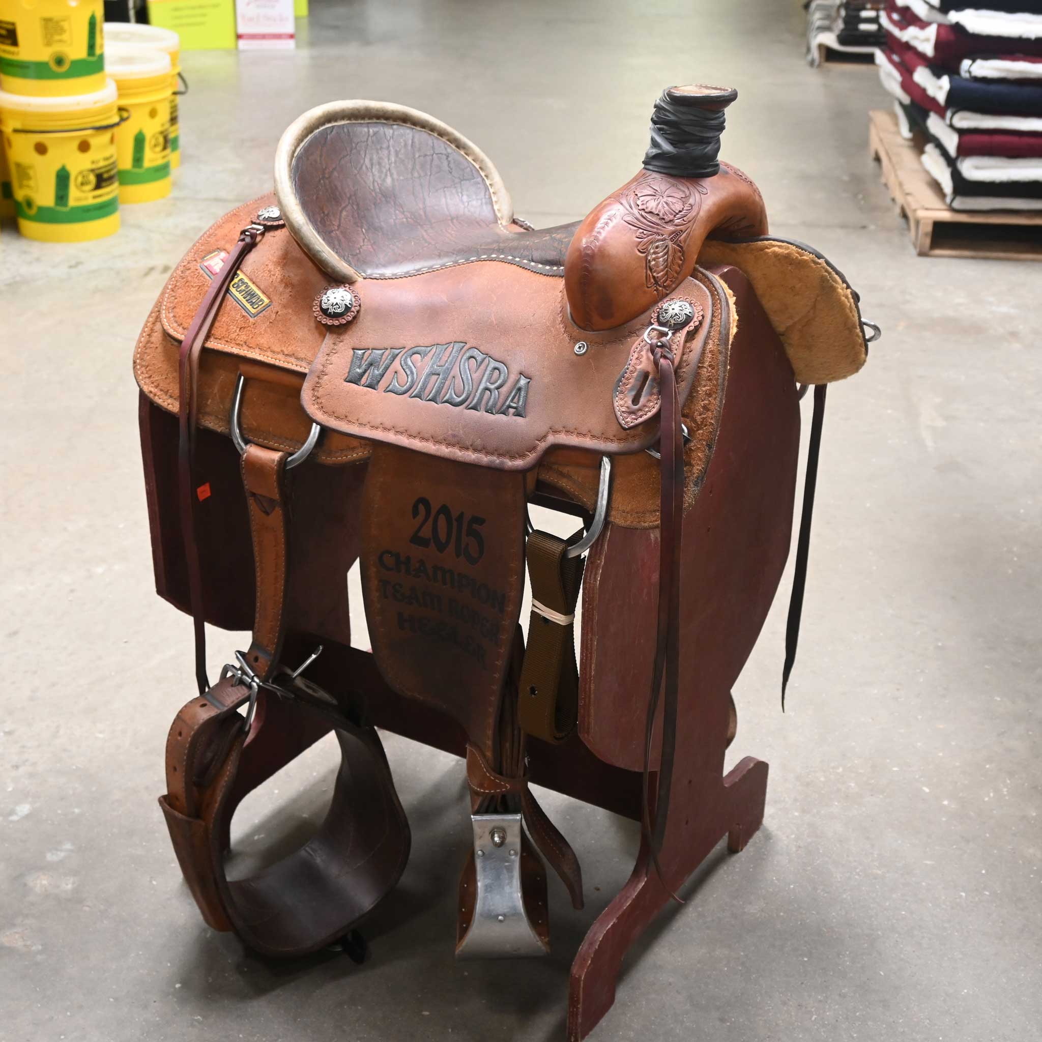 What bars and gullet are on this 15" USED SLONE TEAM ROPING SADDLE? Also how heavy is it?