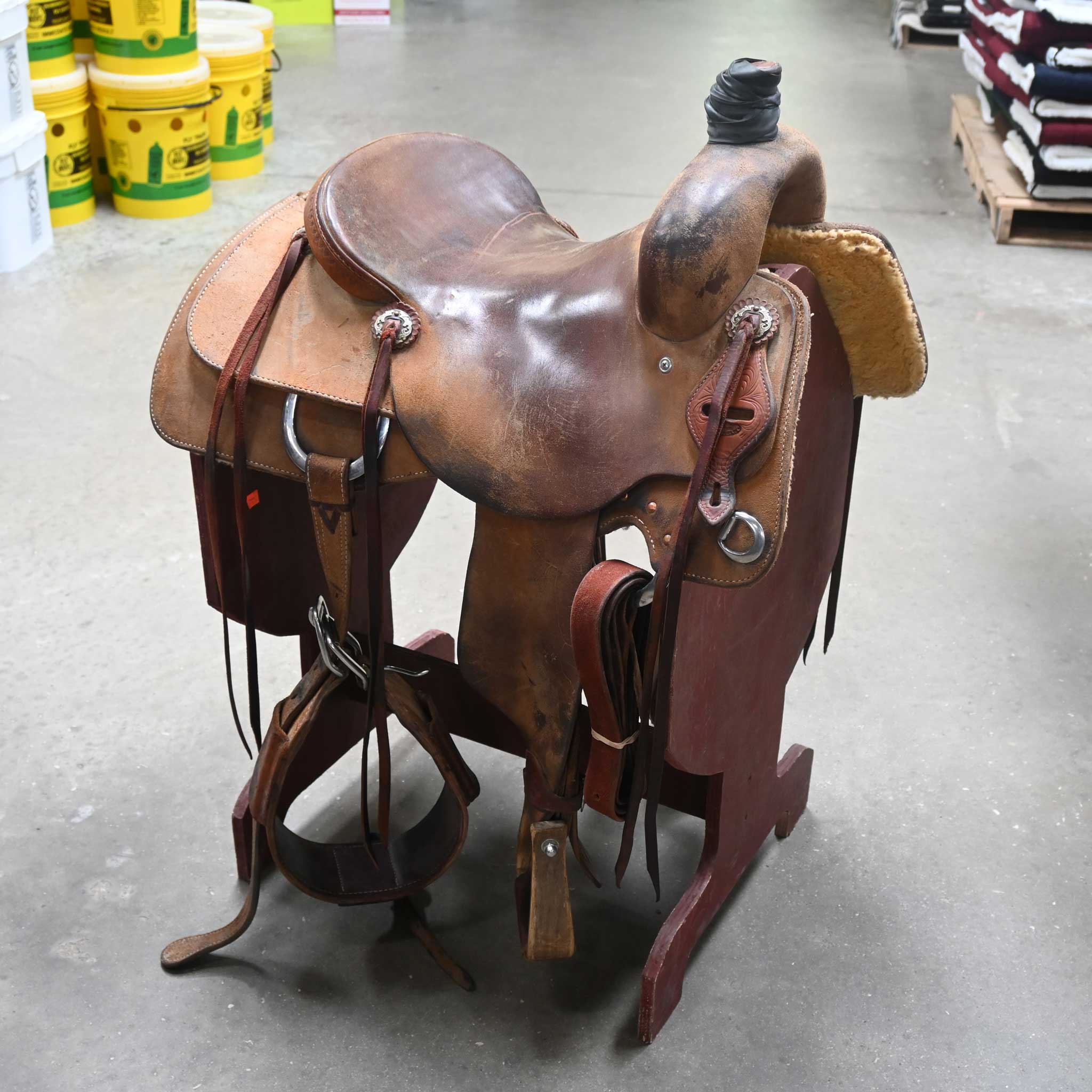 What tree is this 15" USED JEFF SMITH PRO CUTTER RANCH CUTTER SADDLE on?  Do you know the swell height and the cantle height?