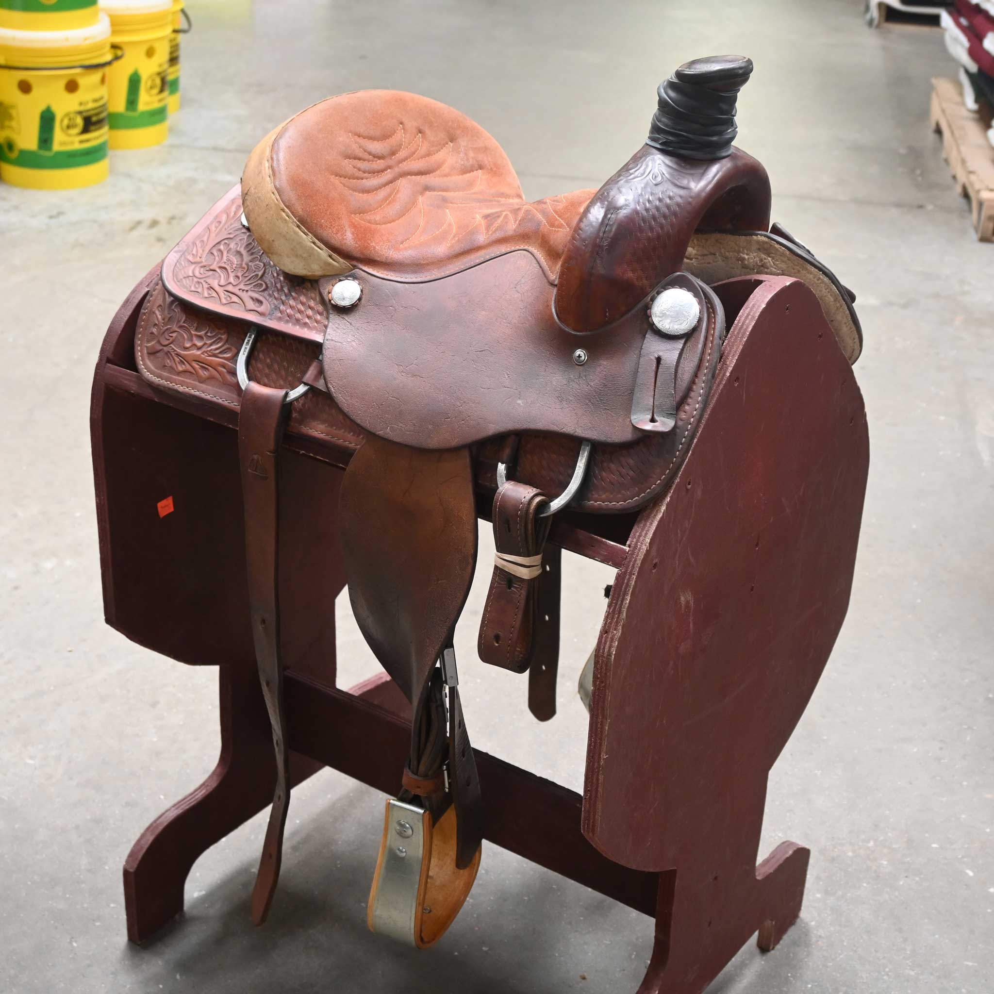 12.5" USED COURTS YOUTH TEAM ROPING SADDLE Questions & Answers