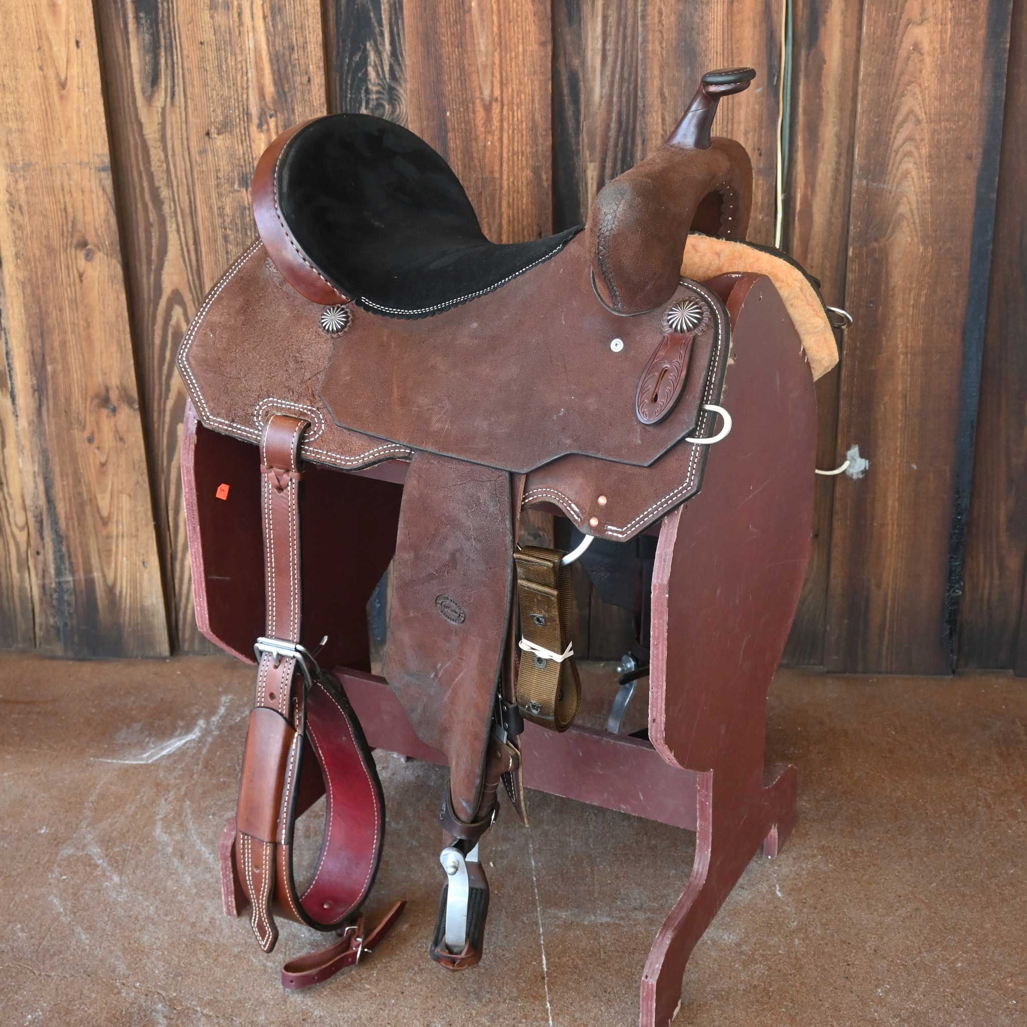 Looking for gullet size on this 15.5" USED ROBBIE PHILLIPS BARREL SADDLE?