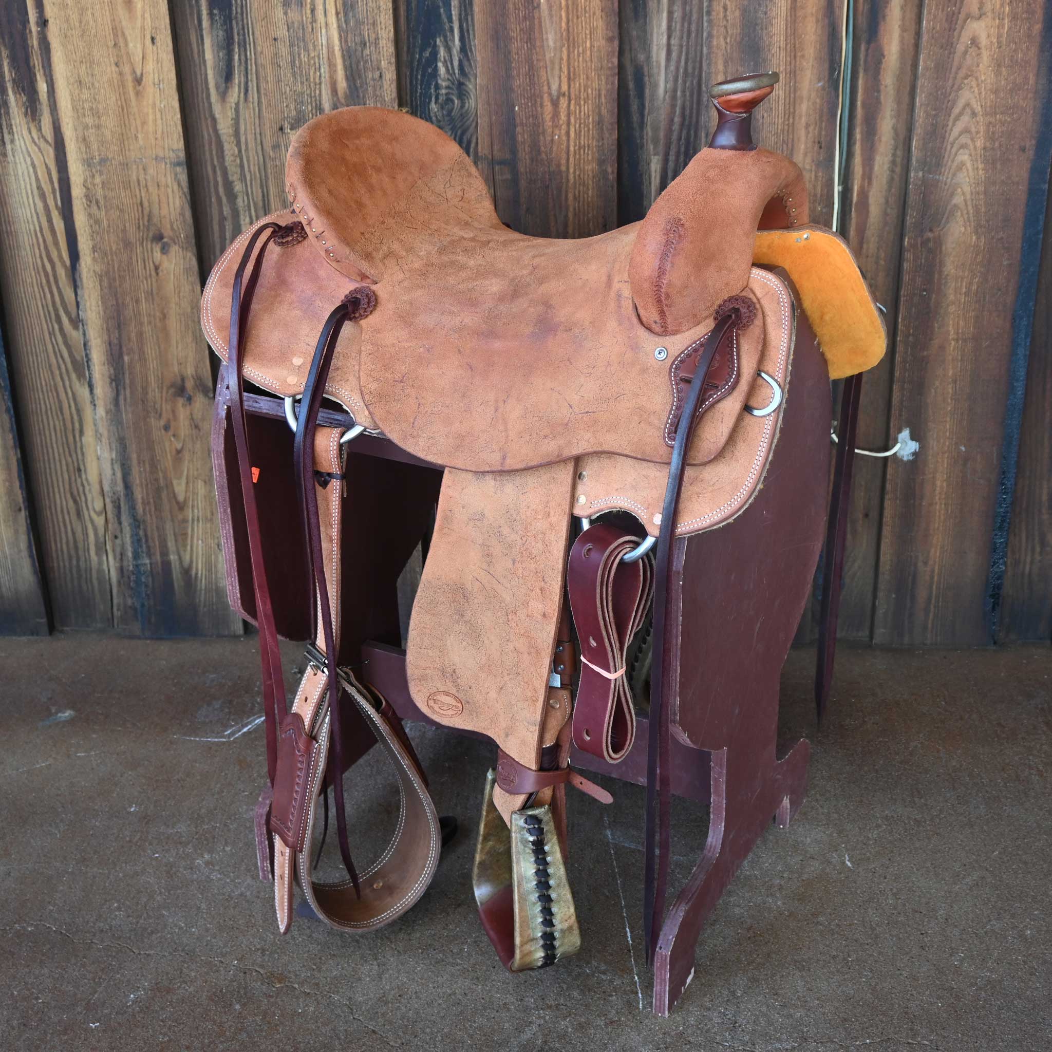 What is the gullet size on this 17" TESKEY'S STRIP DOWN RANCH SADDLE?