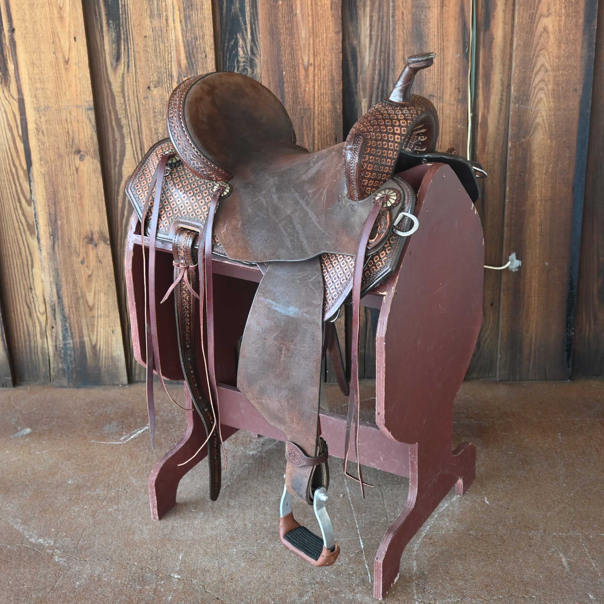 What is the gullet size of the 14" USED DOUBLE J LEGEND BARREL SADDLE?