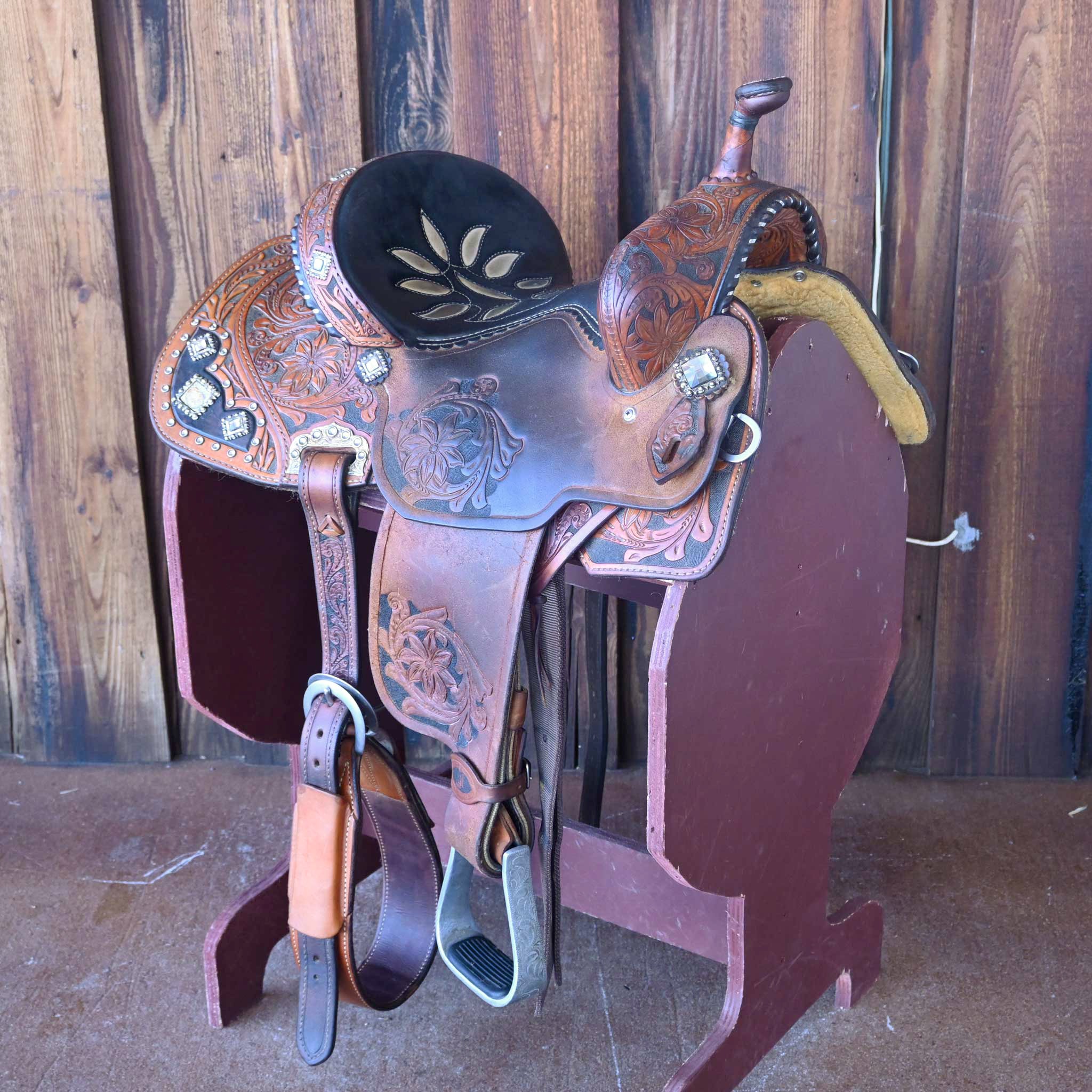 Does the 13" USED DOUBLE J LYNN MCKENZIE BARREL SADDLE have a standard or wide tree? Is there a serial number on the saddle?