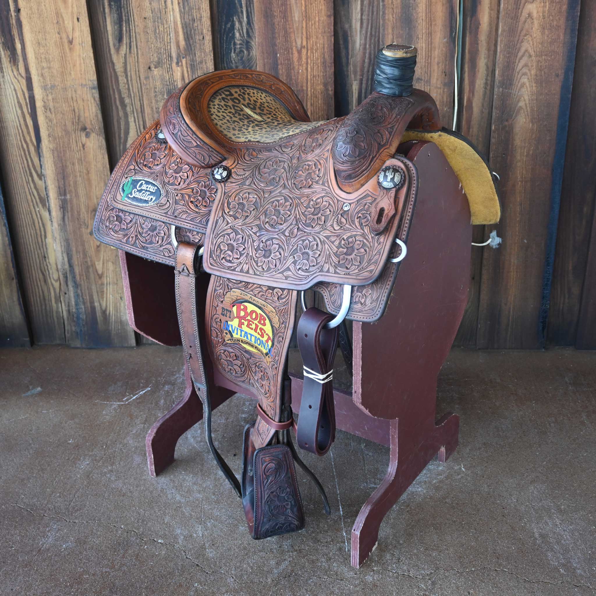 What is the tree and gullet size on this 14" USED CACTUS TEAM ROPING SADDLE?