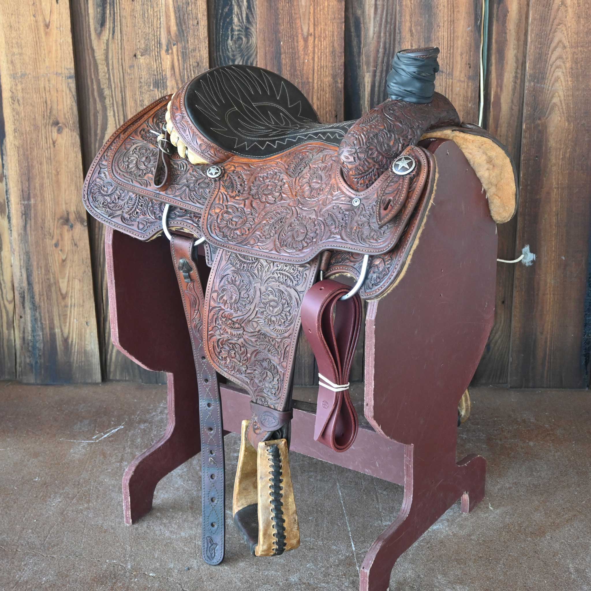 Hello, what is the gullet size and skirt length on this 14" USED JERRY BEAGLEY TEAM ROPING SADDLE?