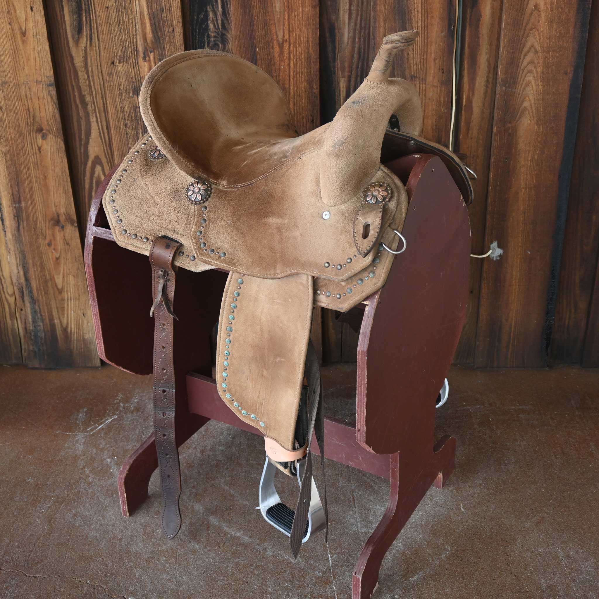 What are the measurements on the 14" USED MASTER BARREL SADDLE?