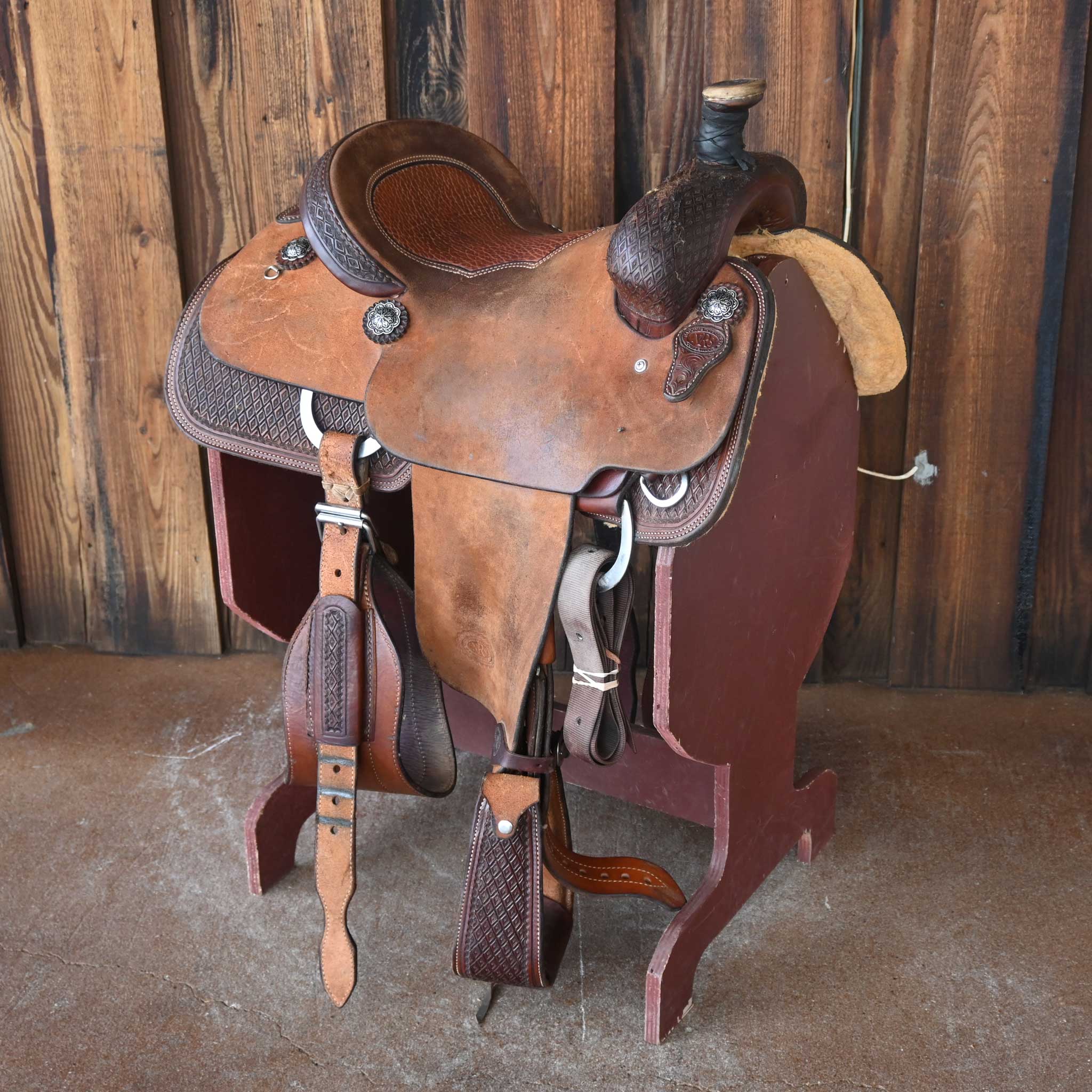 14.5" USED NRS TEAM ROPING SADDLE Questions & Answers