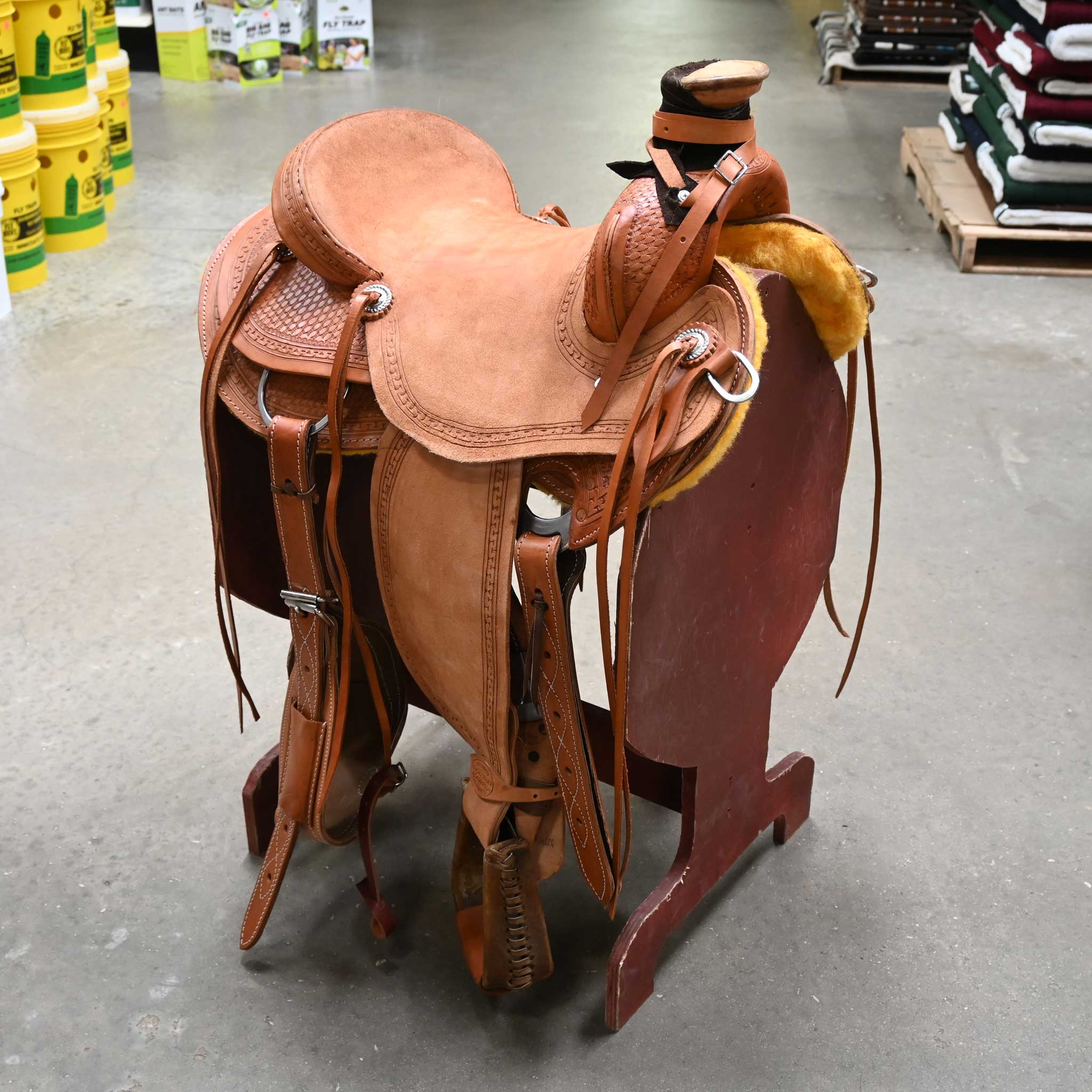 What is the gullet size on this  15" BRAZOS RIVER POST HORN SADDLE?