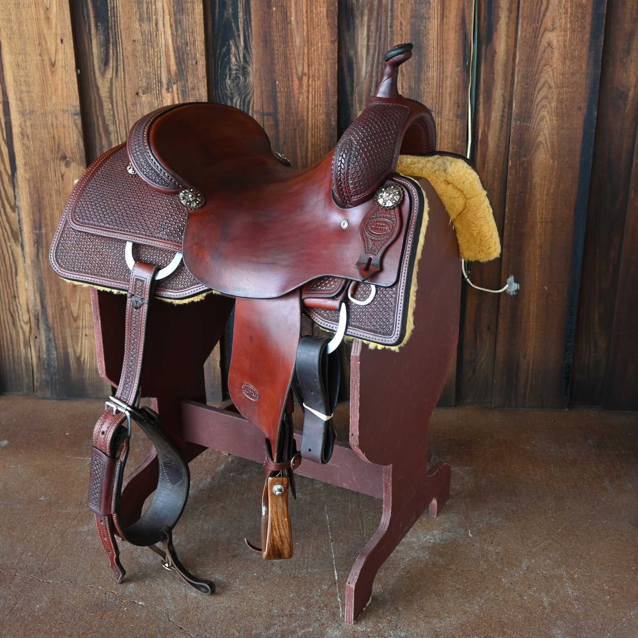 What is the gullet size on this 15.5" USED TESKEY'S PRO CUTTER SADDLE?