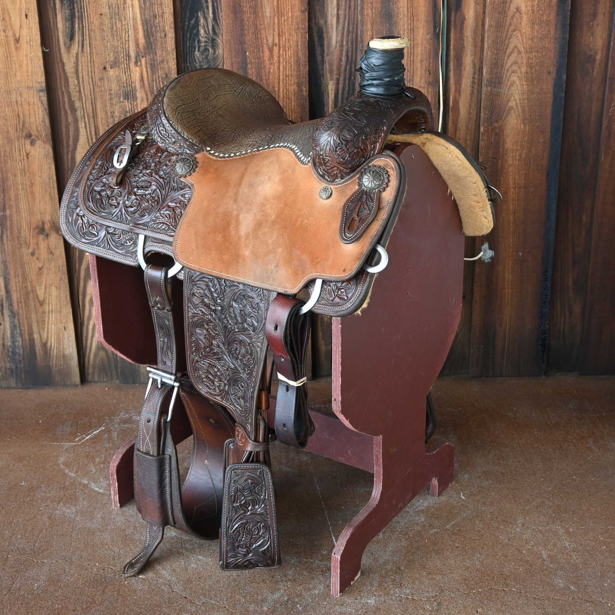 Does the 14.5" USED TEXAS SADDLERY TEAM ROPING SADDLE have a serial number?