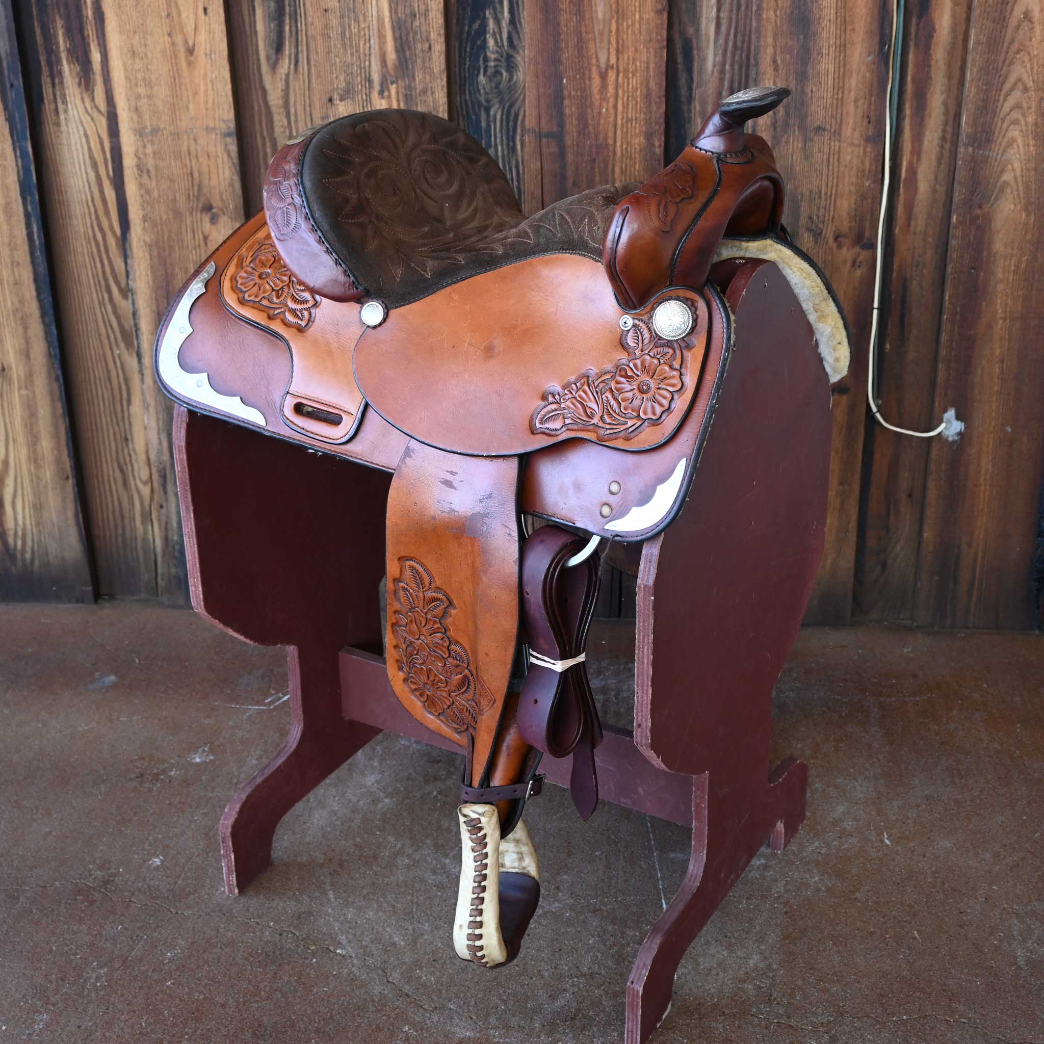 Can you tell me the gullet size on this 14.5" USED HEREFORD TRAIL SADDLE?