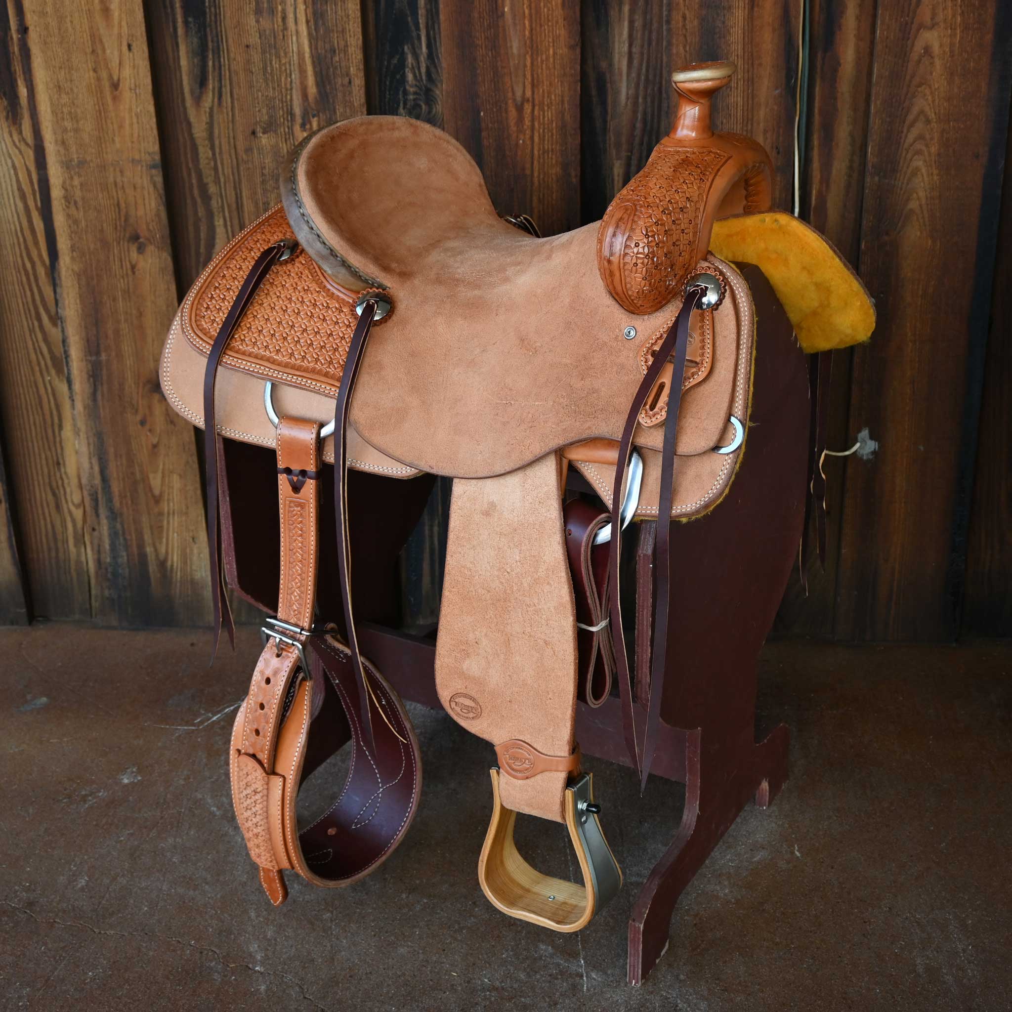 What is the skirt length on this 16" TESKEY'S RANCH SADDLE and the gullet?
