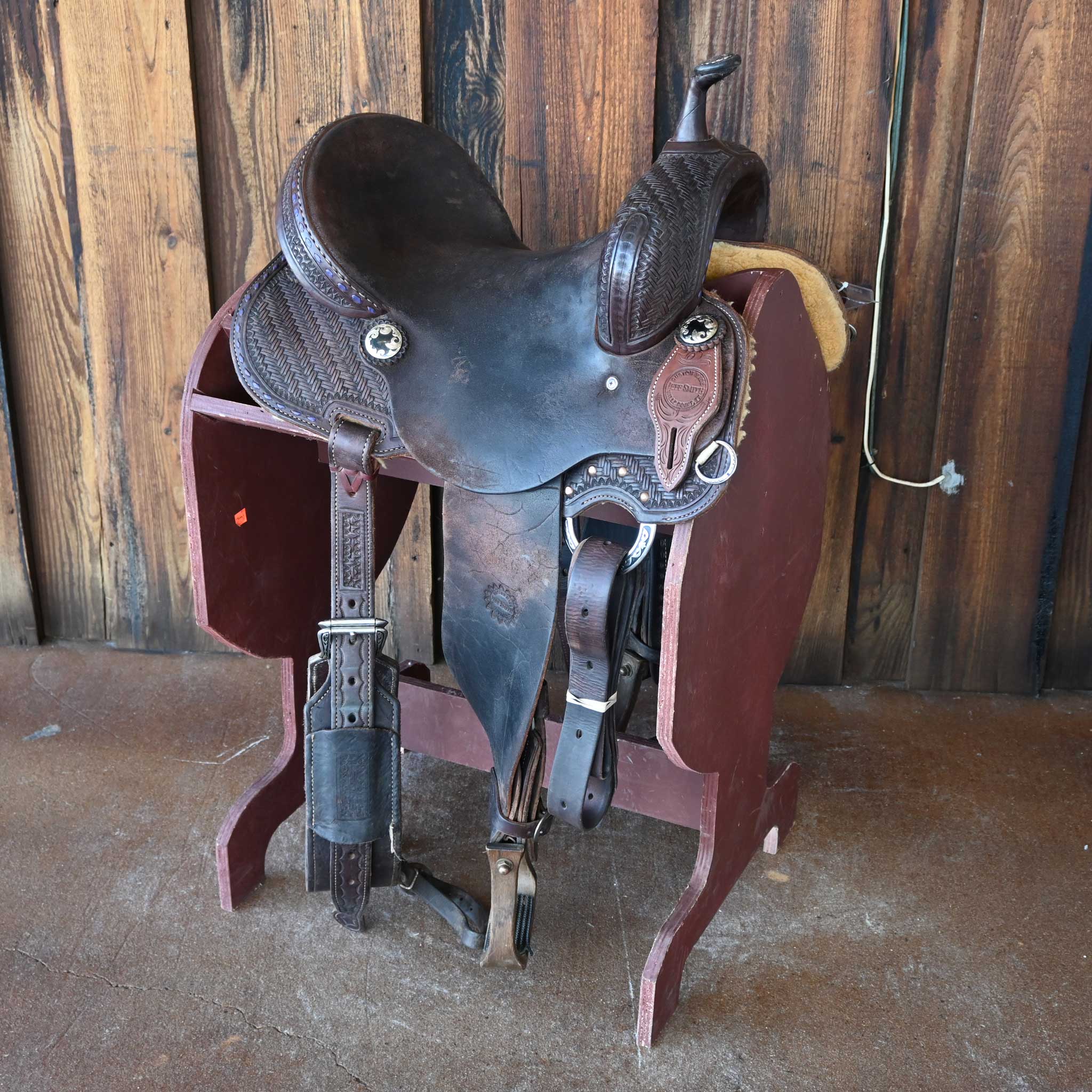 What is the gullet size on this 14" USED JEFF SMITH BARREL SADDLE?