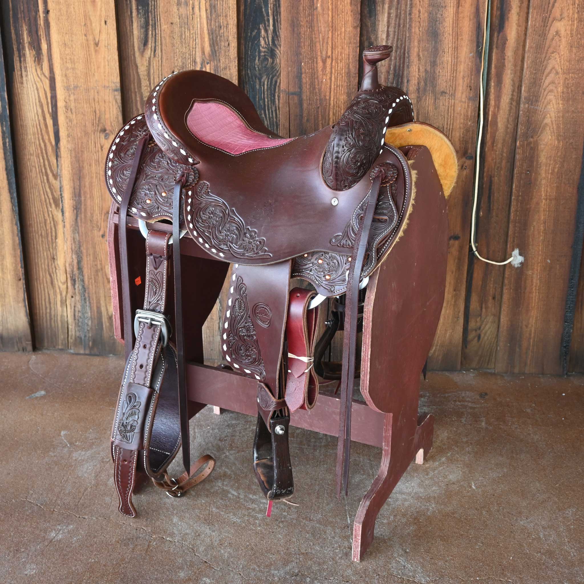 How heavy is this 15.5" USED JEFF SMITH RANCH CUTTER SADDLE?