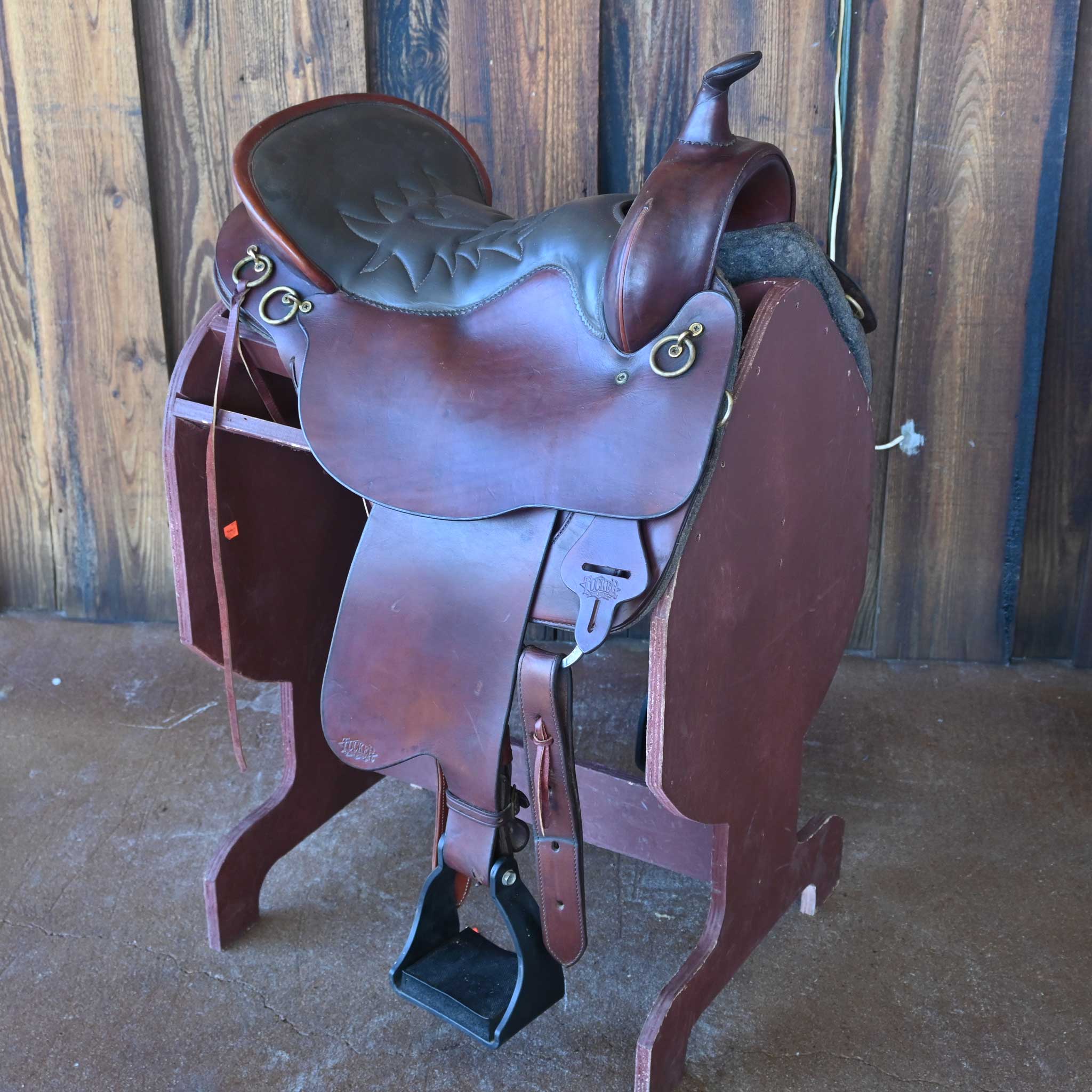 What is the year model of this  16.5" USED TUCKER TRAIL SADDLE and price on shipping to Alabama?
