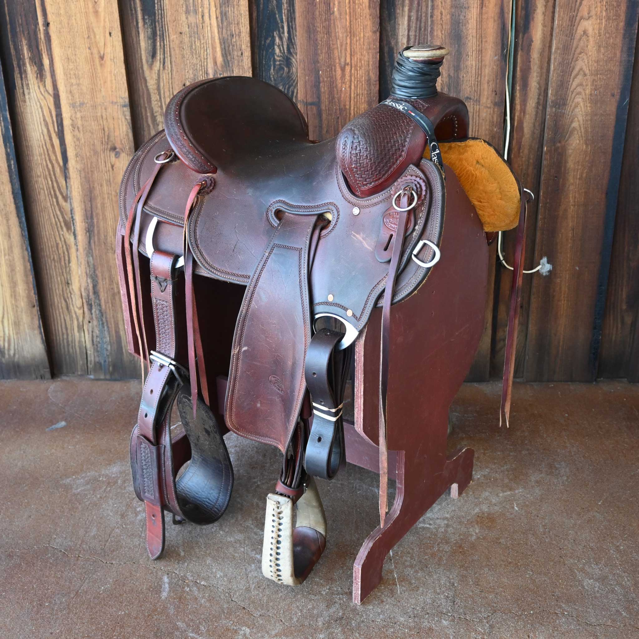 15.5" USED BILLY COOK RANCH SADDLE Questions & Answers