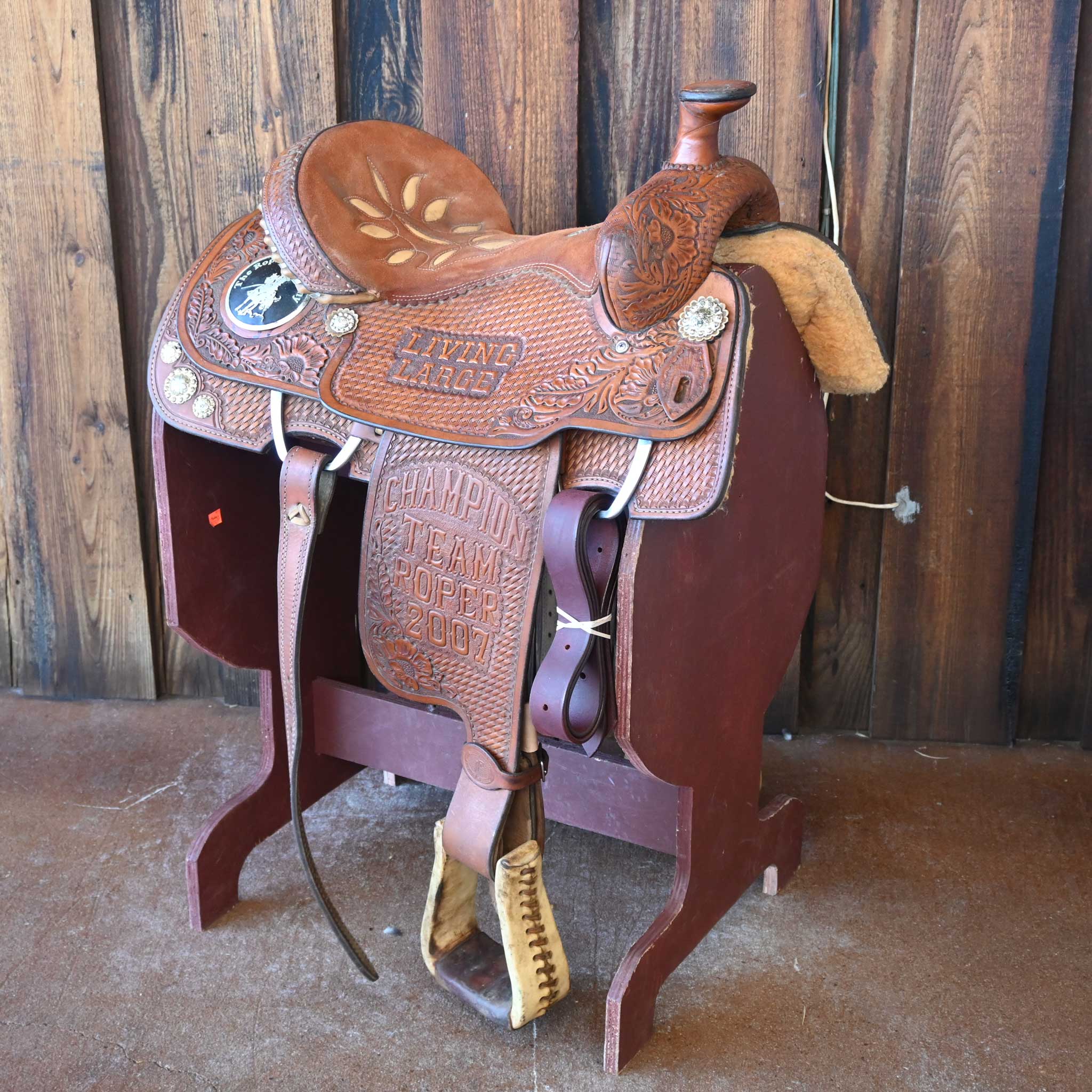 What is the gullet size on this 14.5" USED DOUBLE J TEAM ROPING SADDLE? Does it have a serial number?