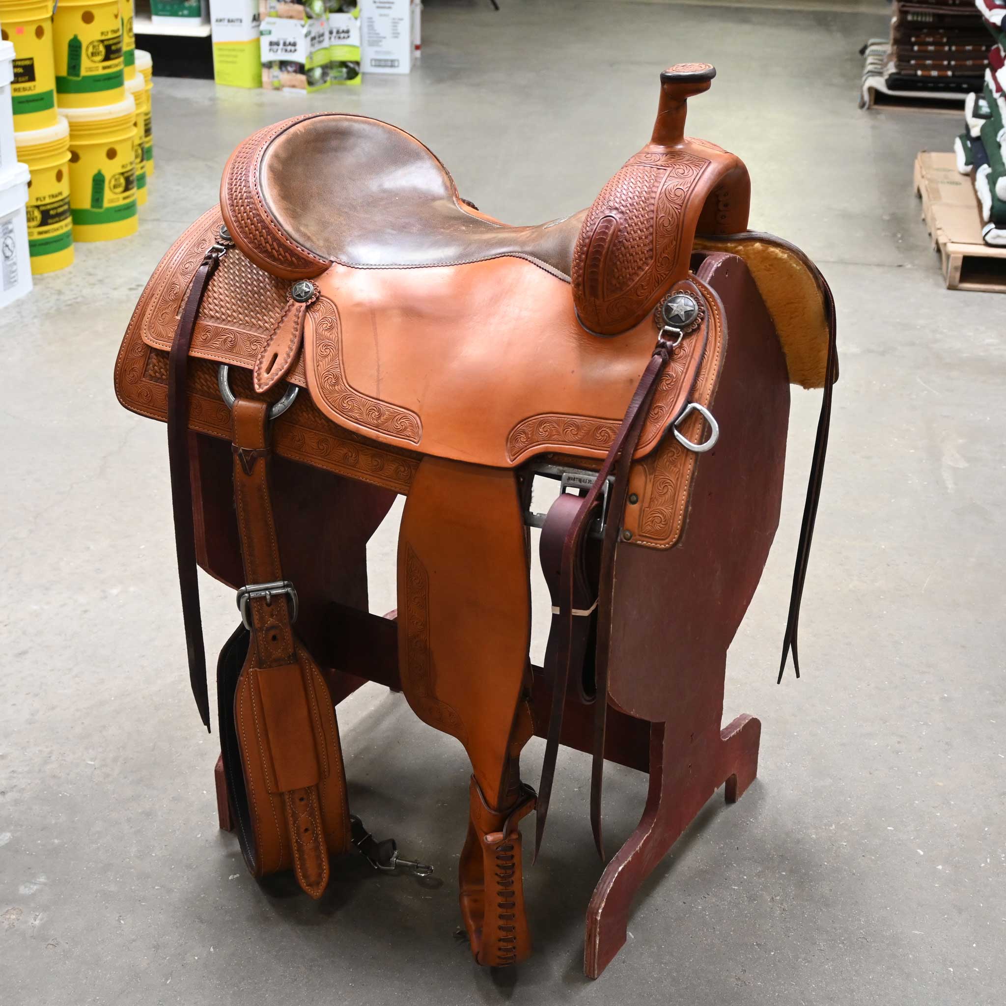 Do you have specifications on the 16.5" USED MARTIN RANCH CUTTER SADDLE?