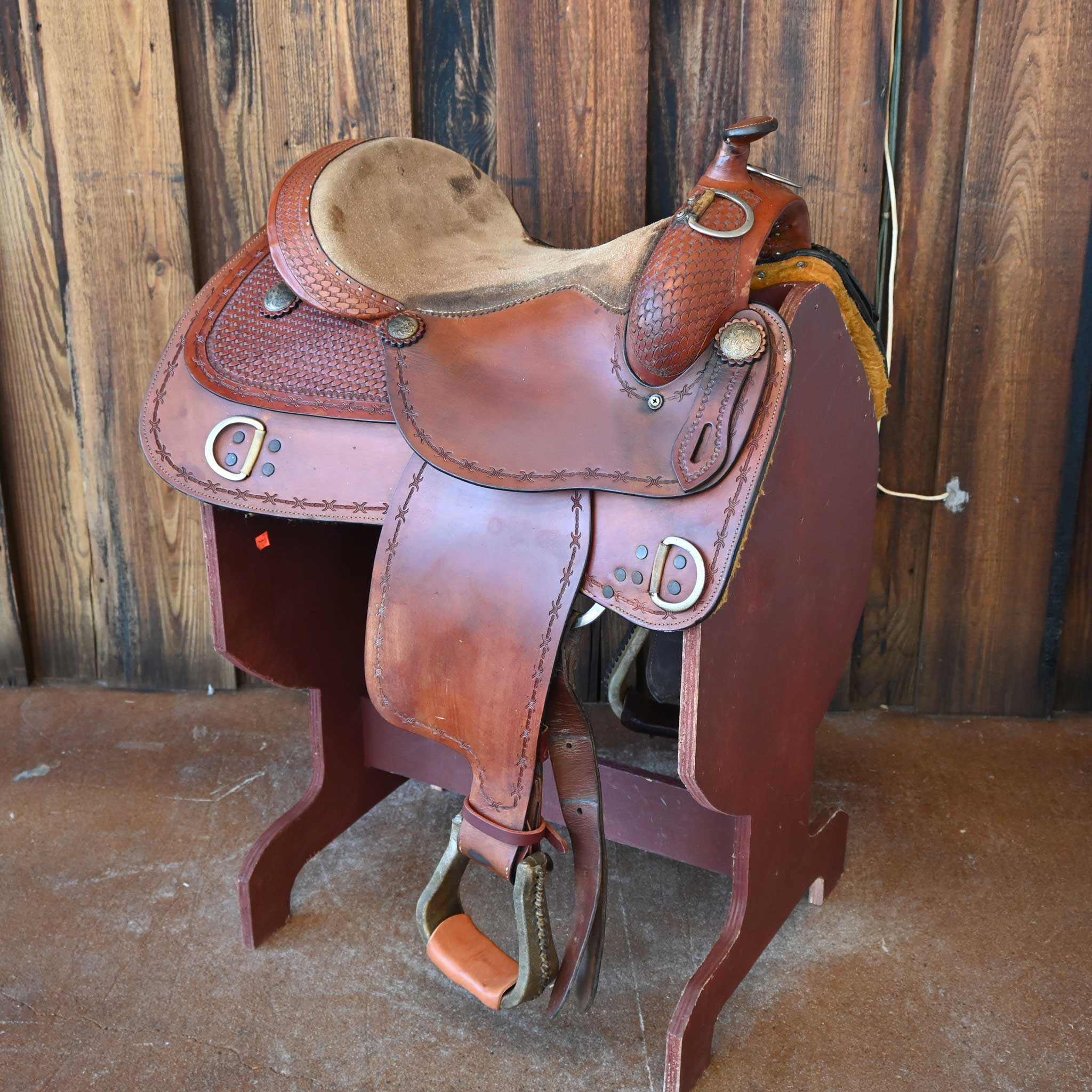 15" USED STALLION TACK INTL TRAINING SADDLE Questions & Answers