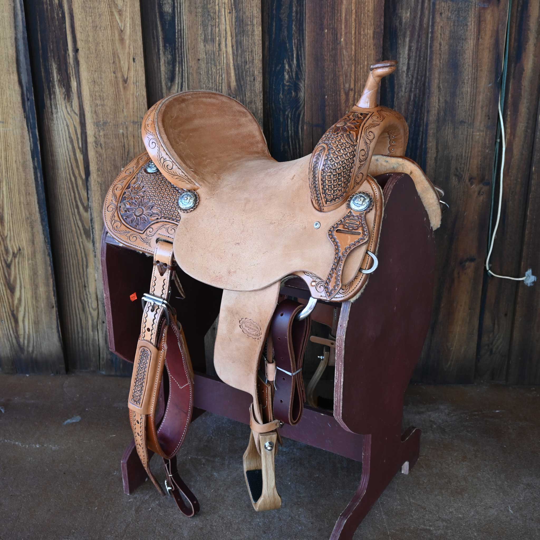 How much does this  15.5" TESKEY'S BARREL SADDLE weigh?