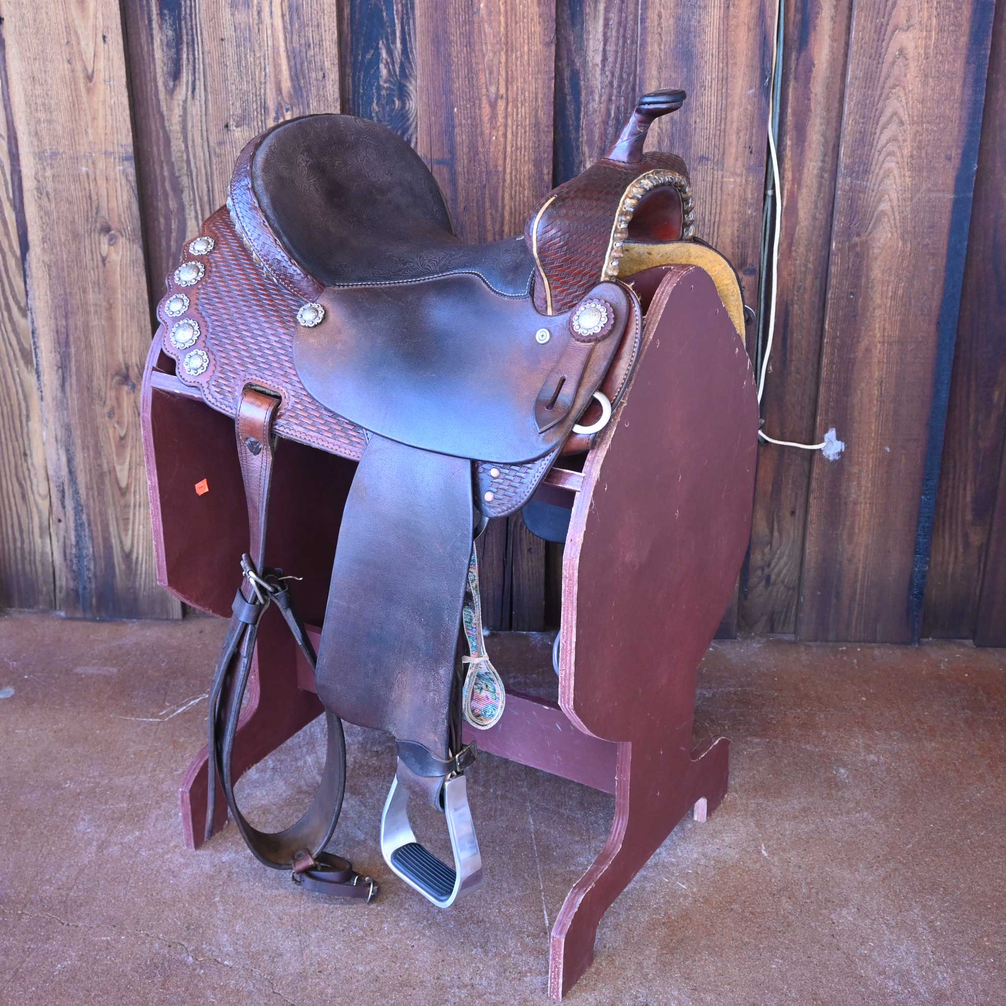 How much does the 15" USED SHILOH JORDAN PETERSON CONTENDER BARREL SADDLE weigh?