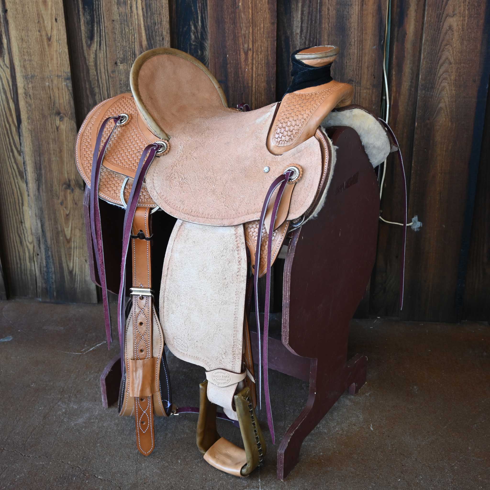 On the 15" BRAZOS RIVER WADE SADDLE, what does the gullet measure and is it semi quarter horse or regular quarter horse bars?
