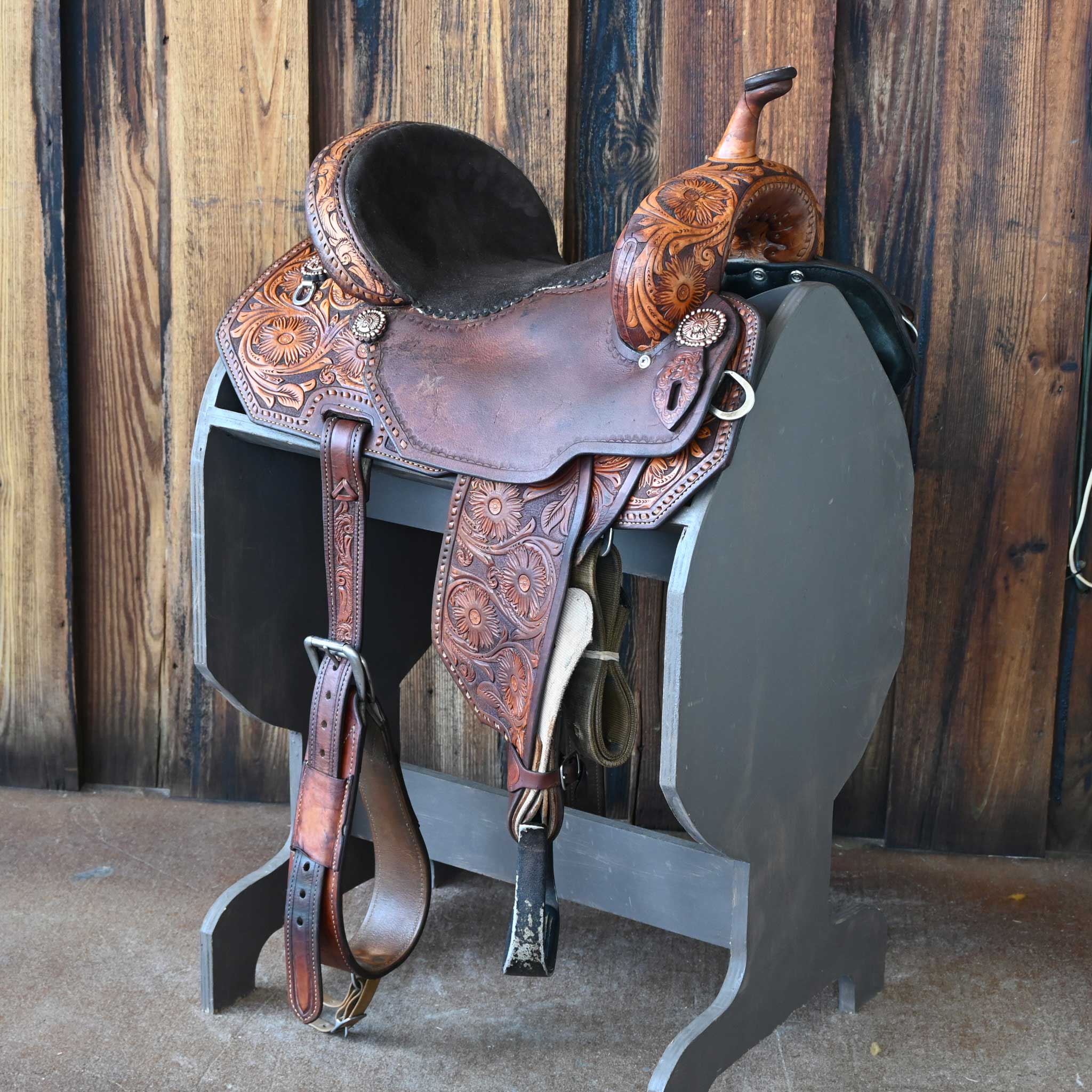How much does this 13.5" USED DOUBLE J POZZI PRO BARREL SADDLE weigh?