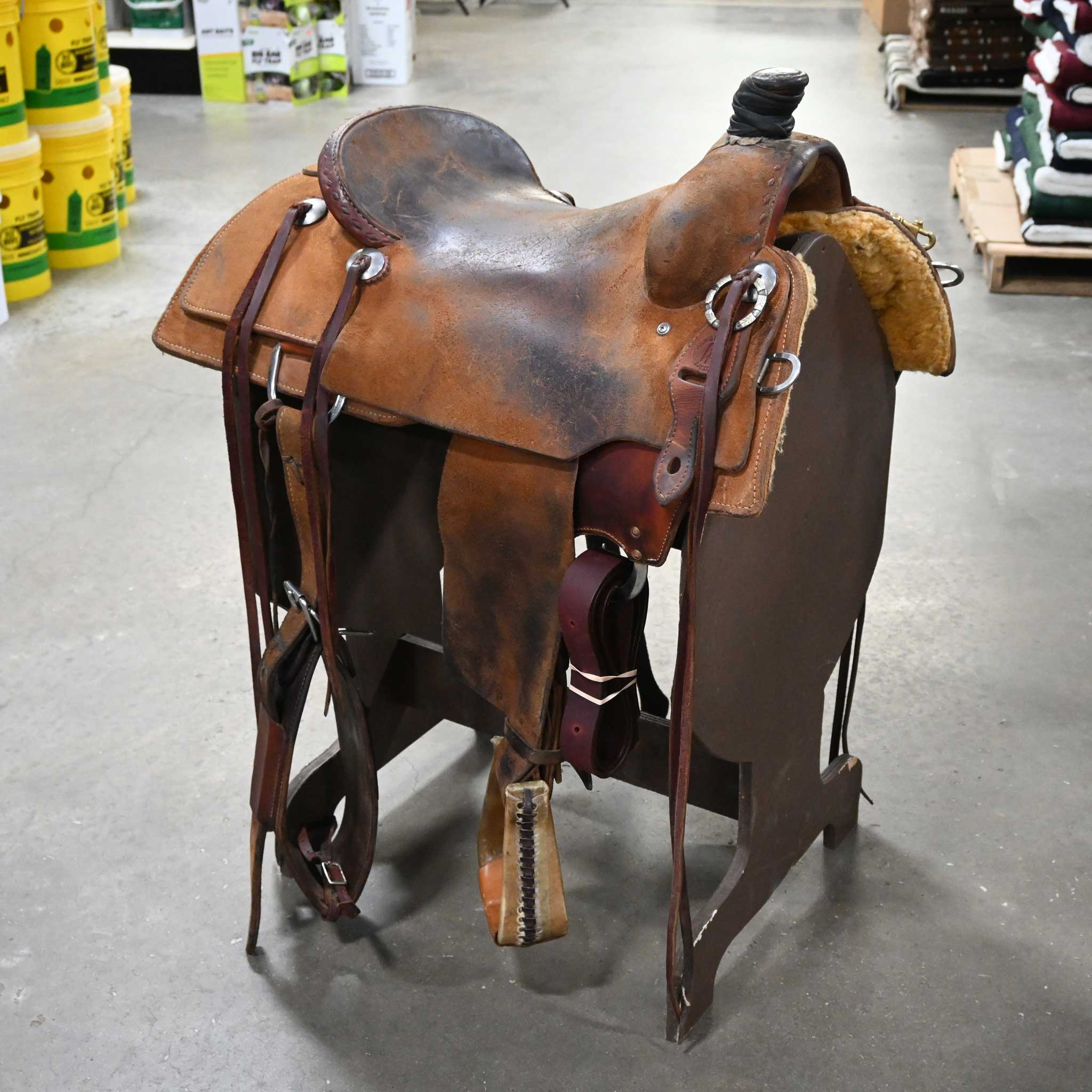16" USED HANGING H RANCH SADDLE Questions & Answers