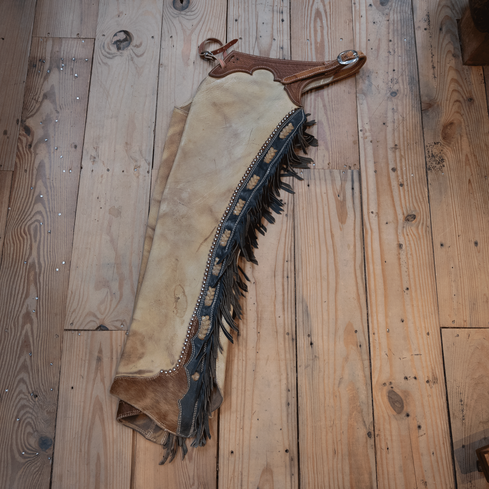 I have a few questions regarding measurements on your Shotgun Chaps w/Cowhide Accents. Can someone help?