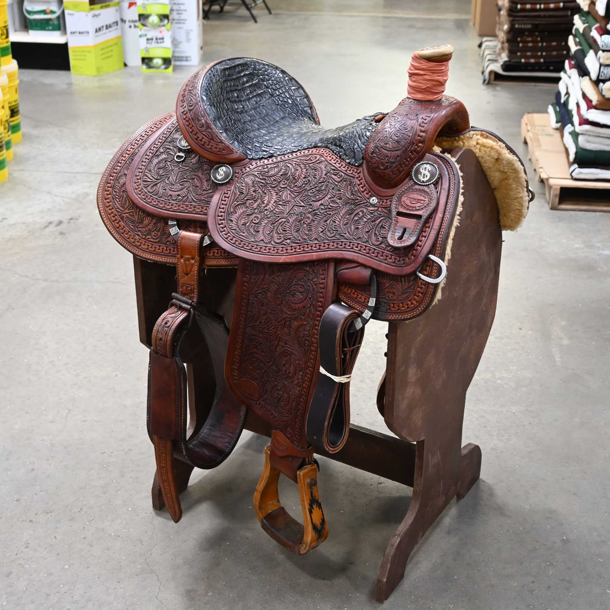 What the gullet on this 15" USED TESKEY'S TEAM ROPING SADDLE?
